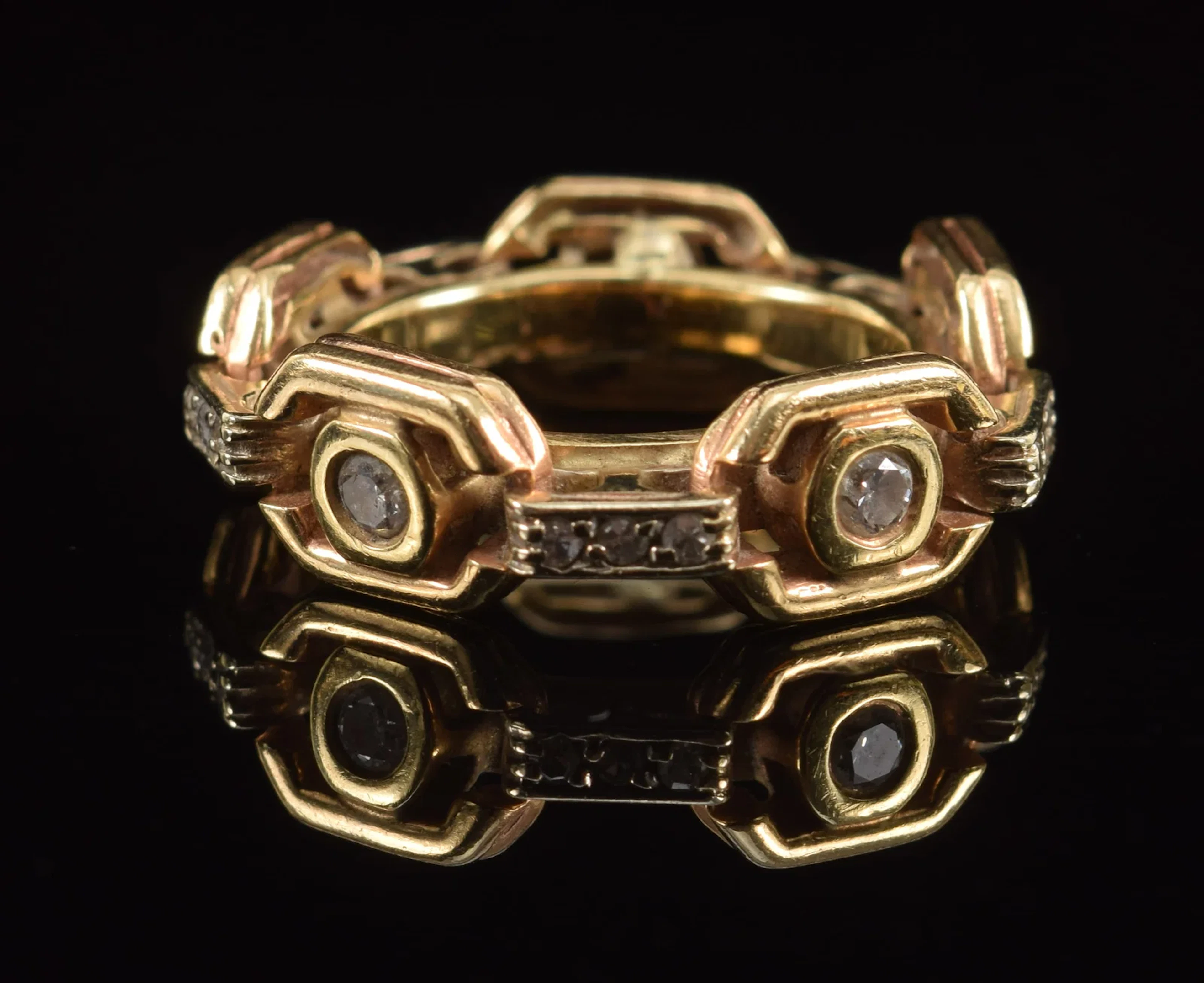 14K gold custom eternity link design diamond ring. 5 links set with
