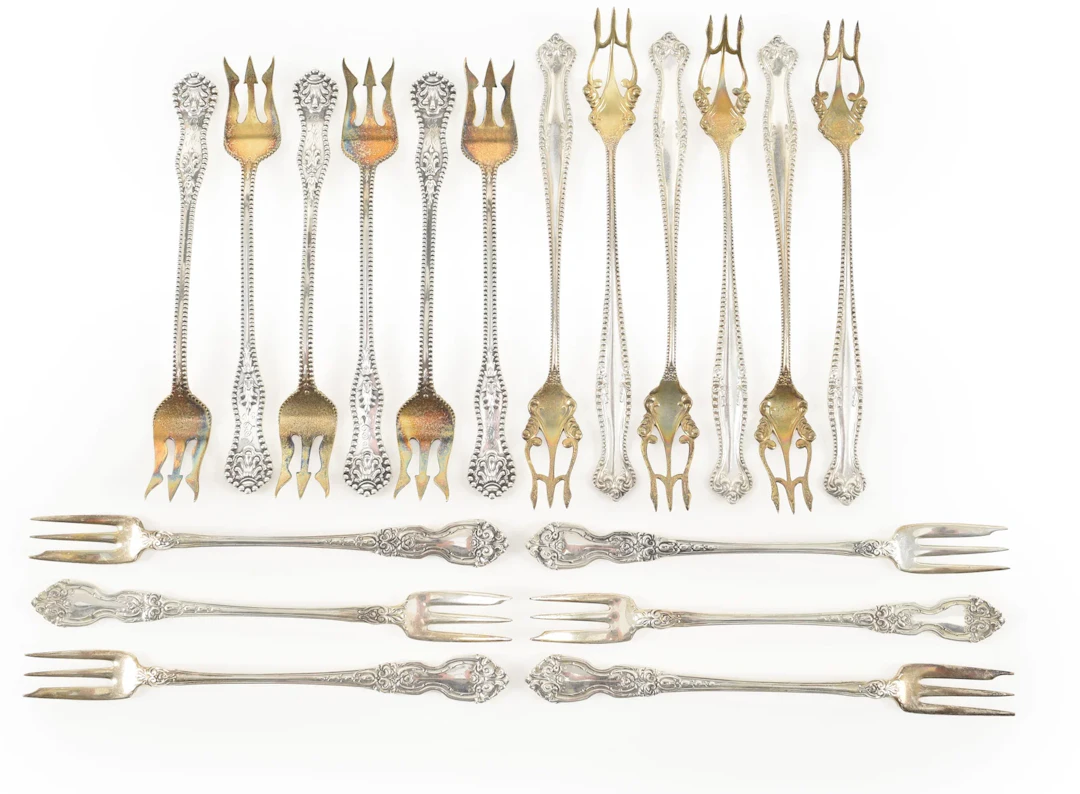 3 sets of Sterling silver oyster forks, 6 forks in each pattern by