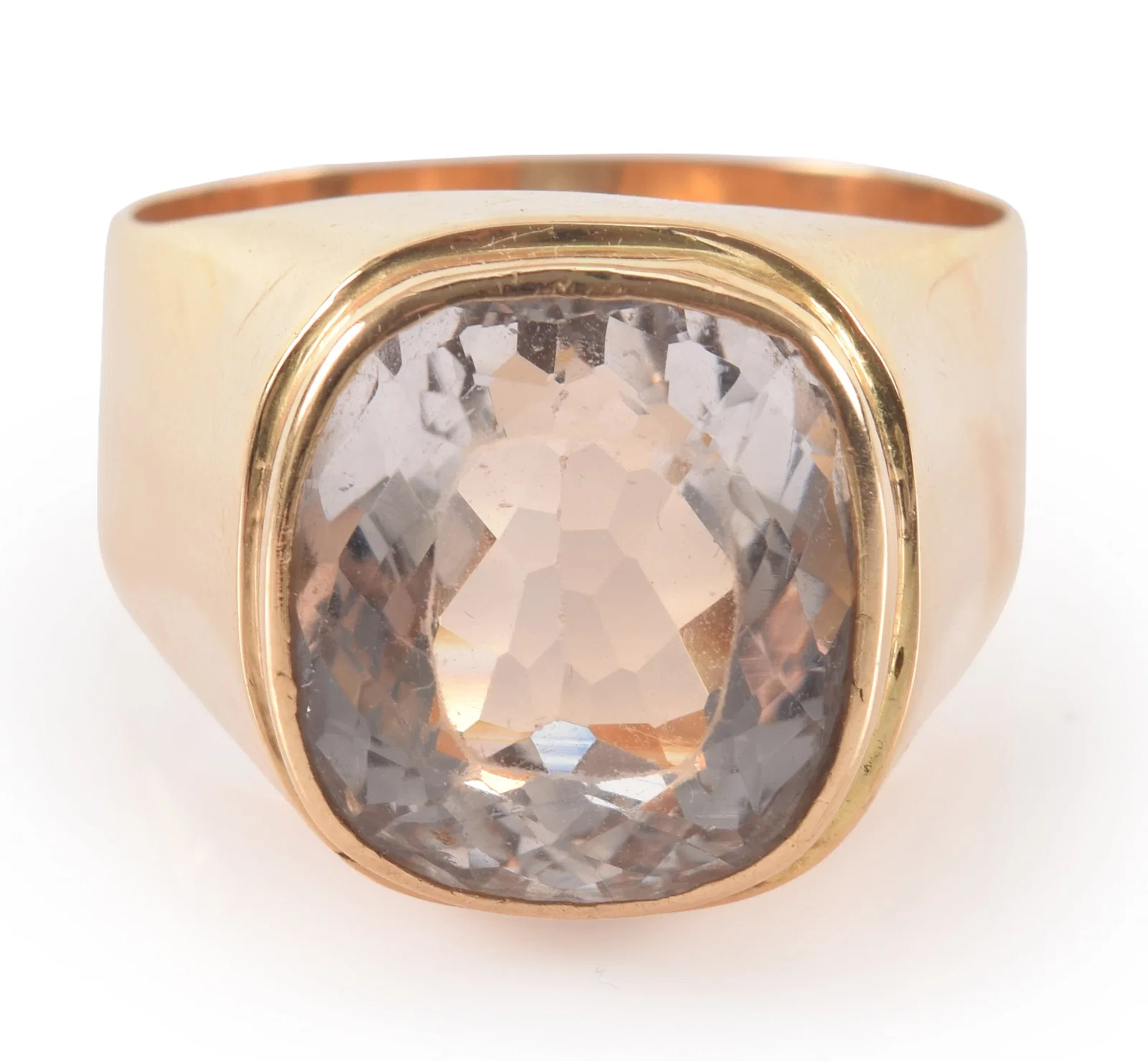 18K gold pale amethyst ring. Large cushion cut amethyst measuring