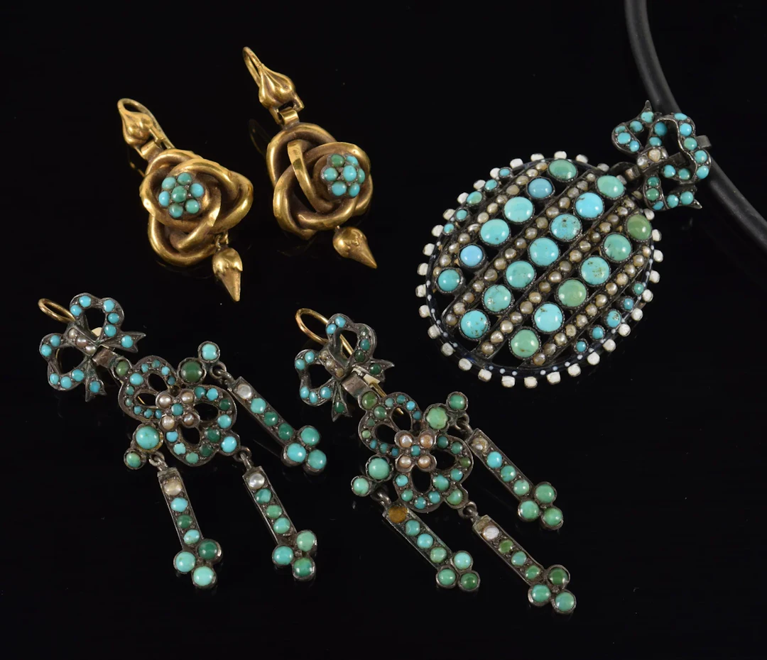Antique gold and silver turquoise jewelry. 1) Pair of 10K gold knot