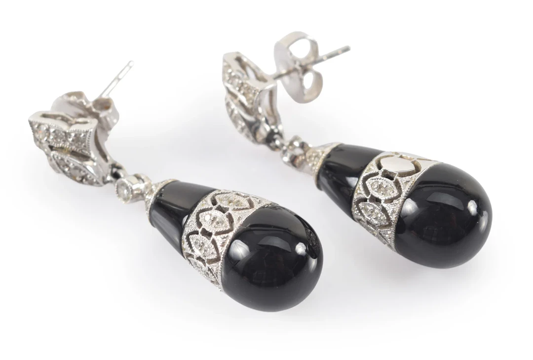 18K white gold diamond and onyx drop earrings. Teardrop form drop