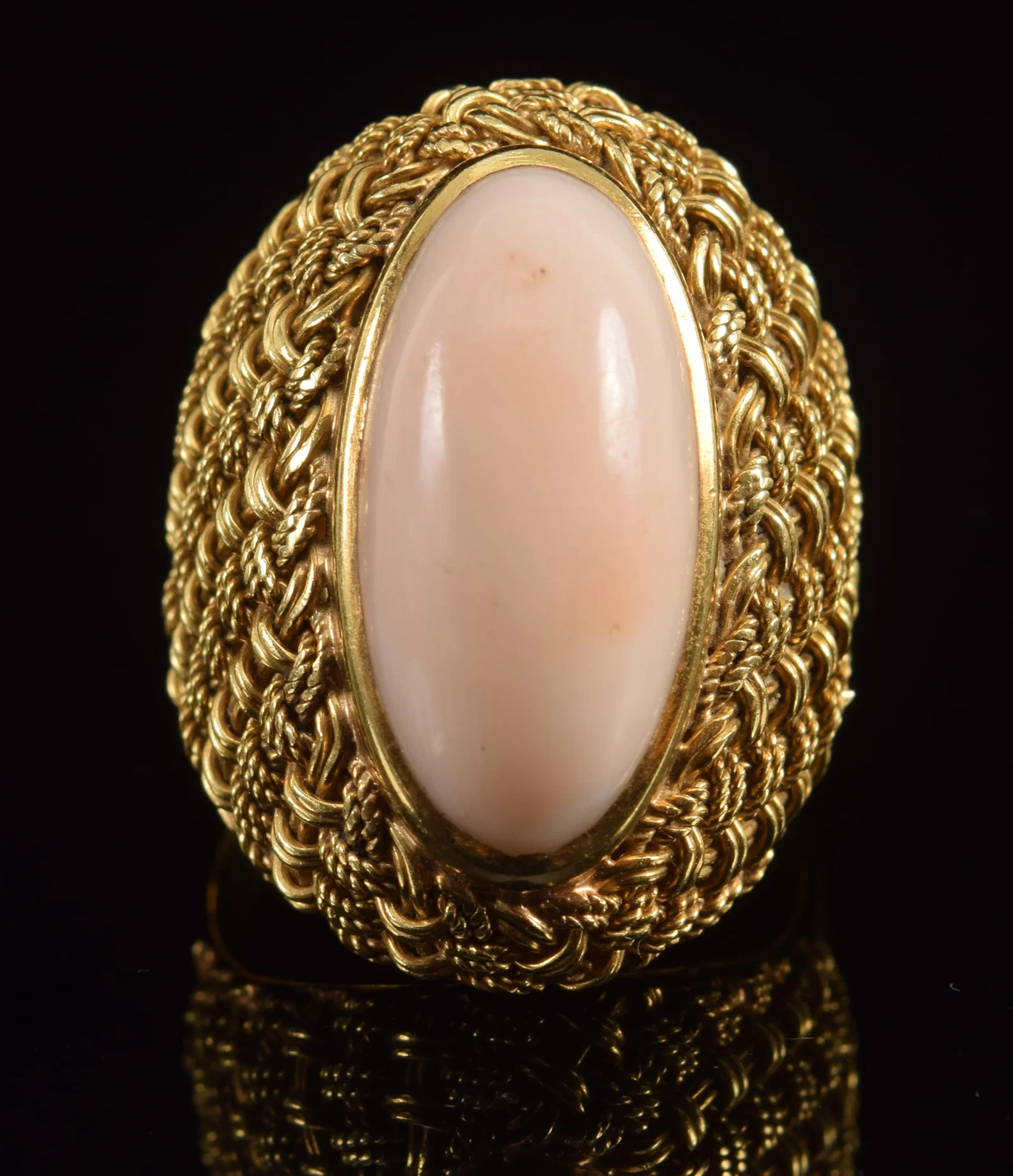 18K gold angel's skin coral ring. Elongated oval coral cabochon in
