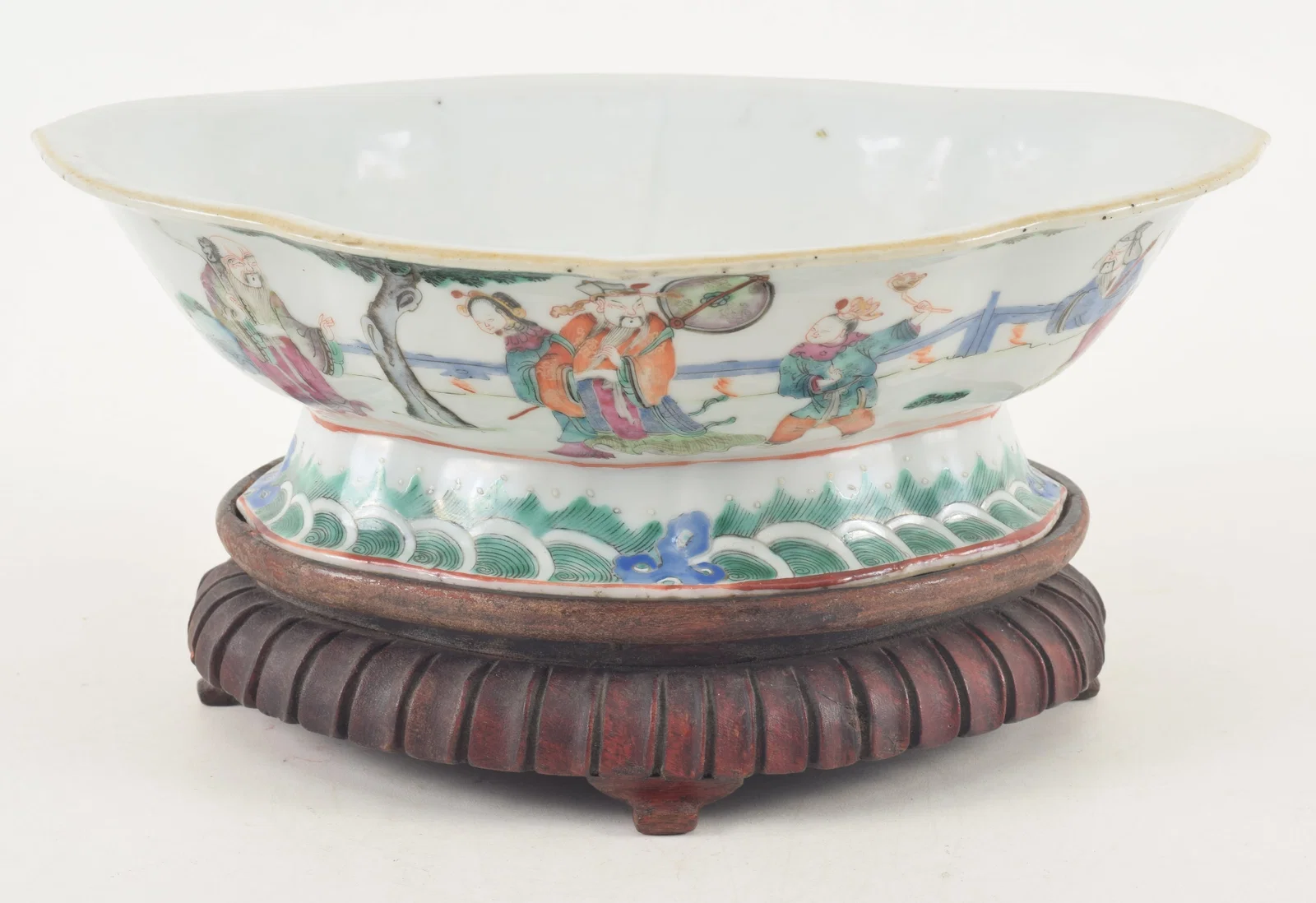 19th/20th century Chinese famille verte porcelain shaped dish. Figures
