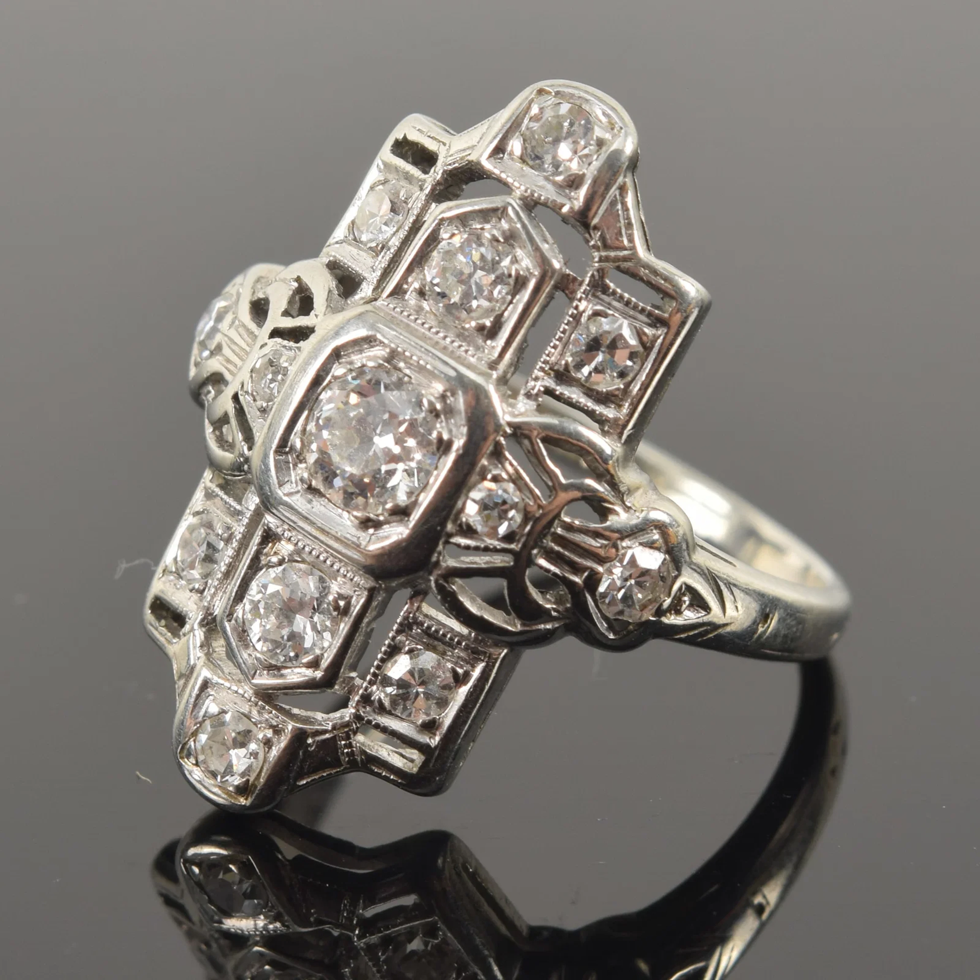 Antique Edwardian 18K white gold diamond ring. Reticulated setting