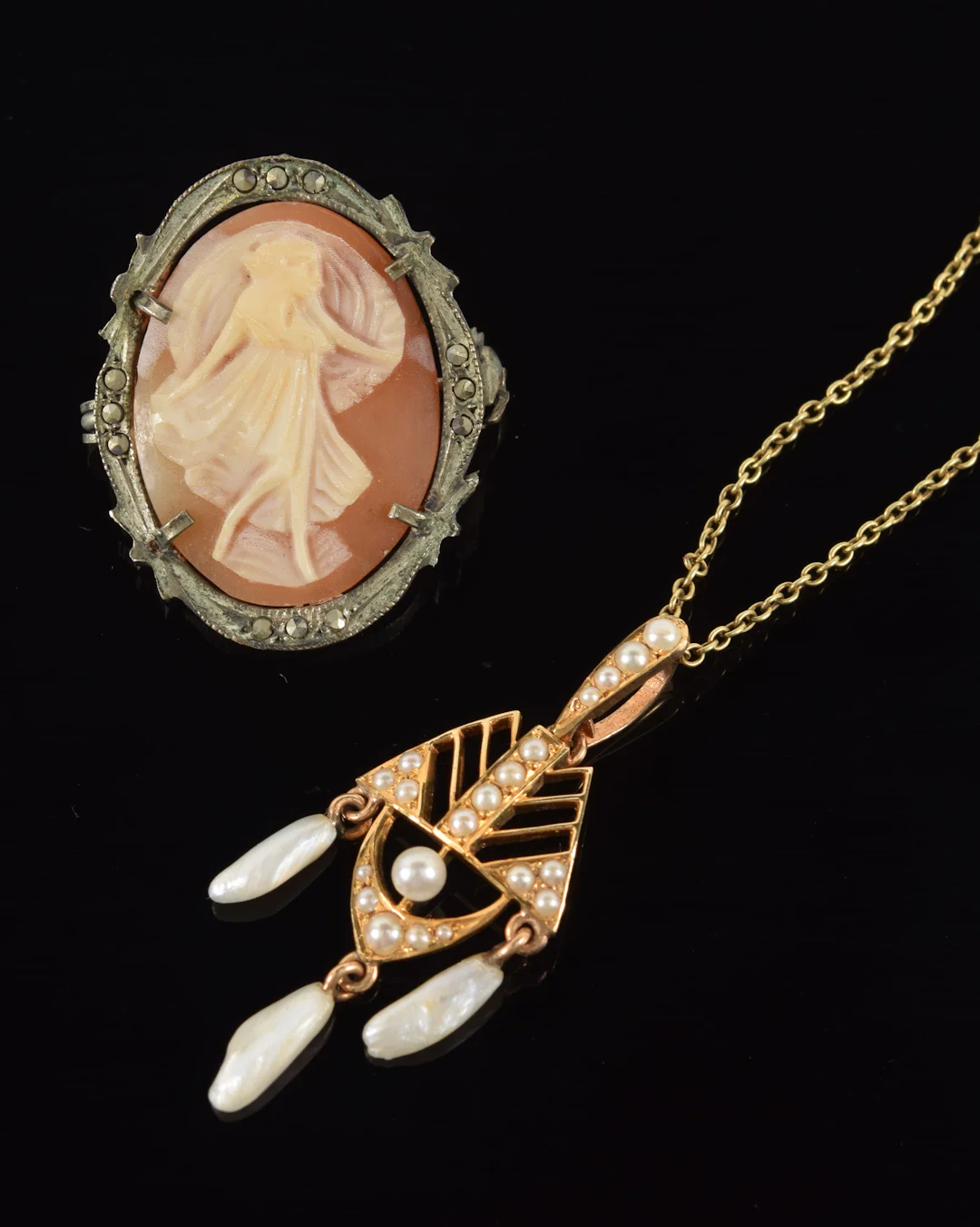 Vintage 14K gold seed pearl lavaliere pendant necklace. Chain and