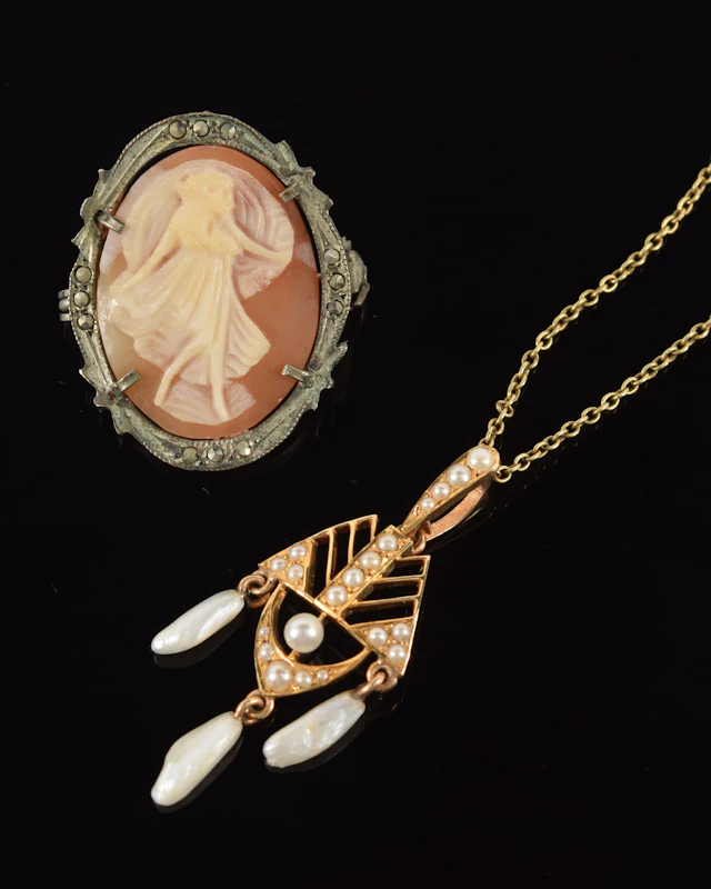 Vintage 14K gold seed pearl lavaliere pendant necklace. Chain and