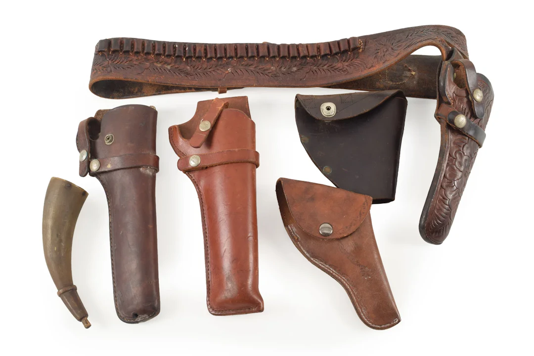 Lot of 5 leather sidearm holsters and a small powder horn. To include