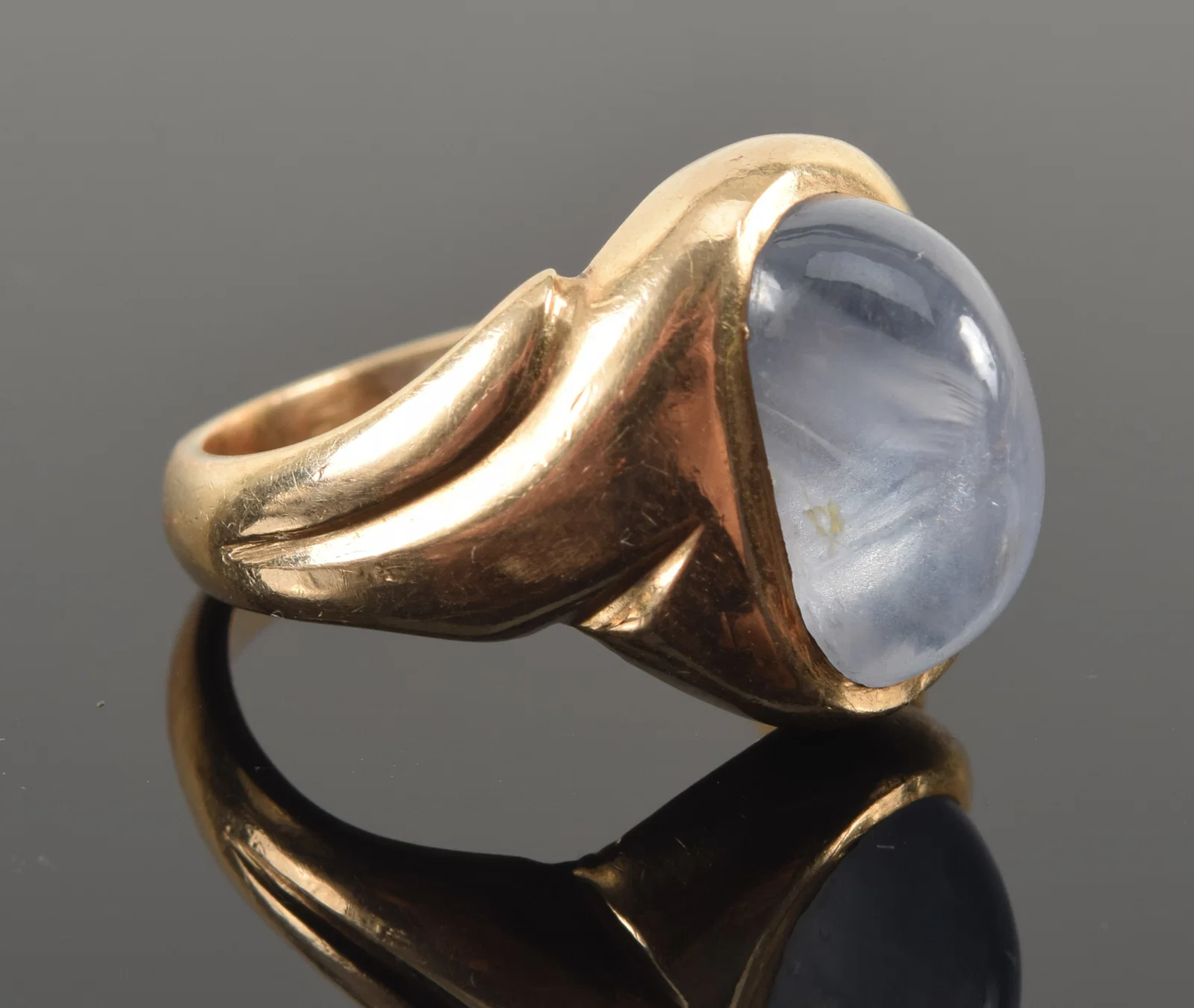 14K gold cornflower blue star sapphire mounted ring. Domed oval shaped