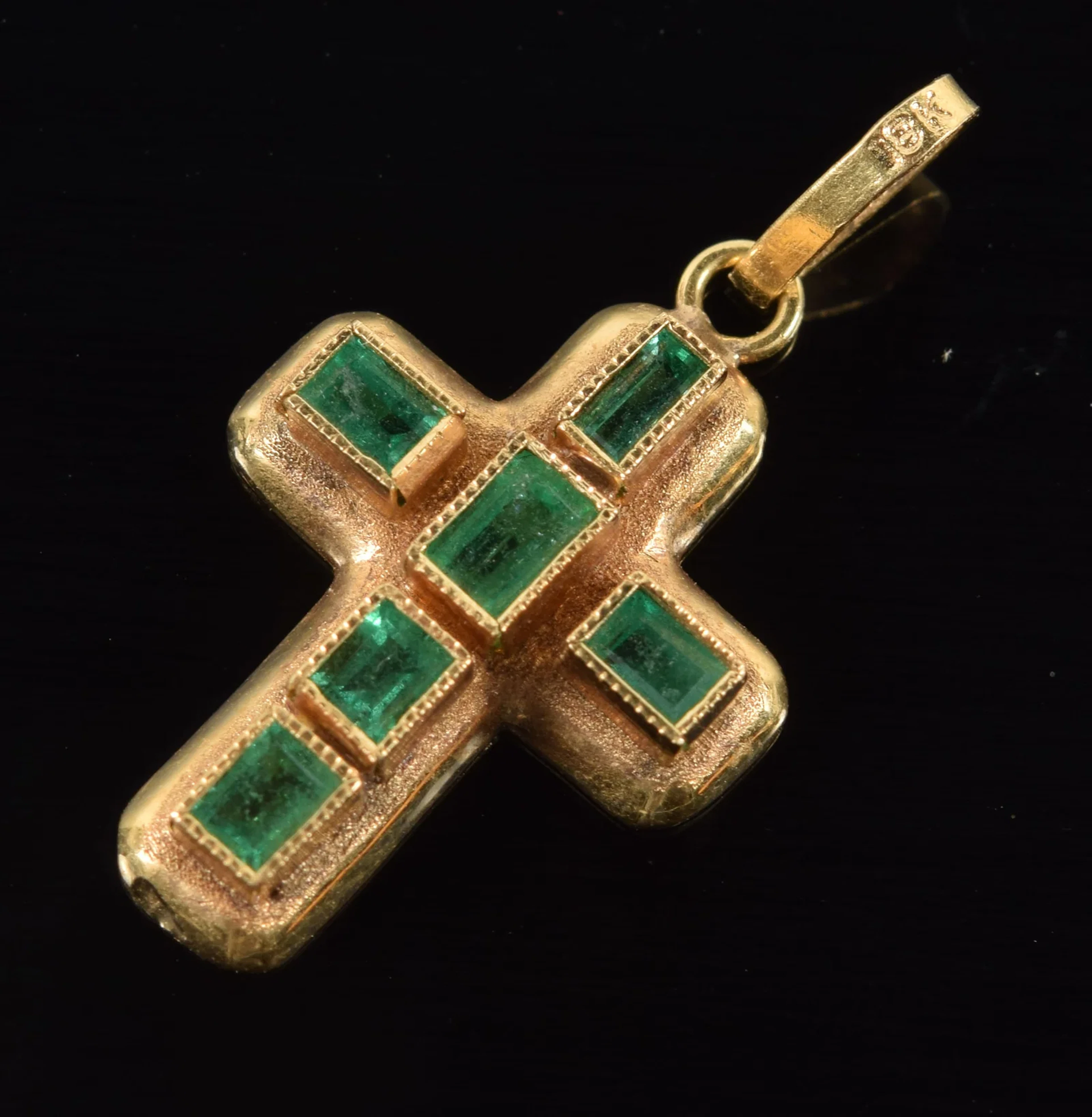 Antique 18K gold emerald set cross pendant. 6 rectangular cut emeralds