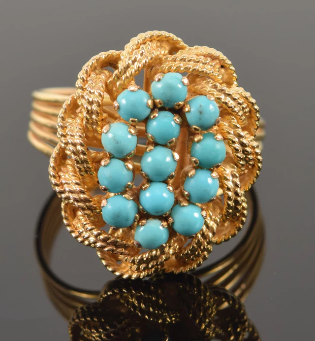 18K gold turquoise cluster ring. 13 round turquoise cabochons mounted