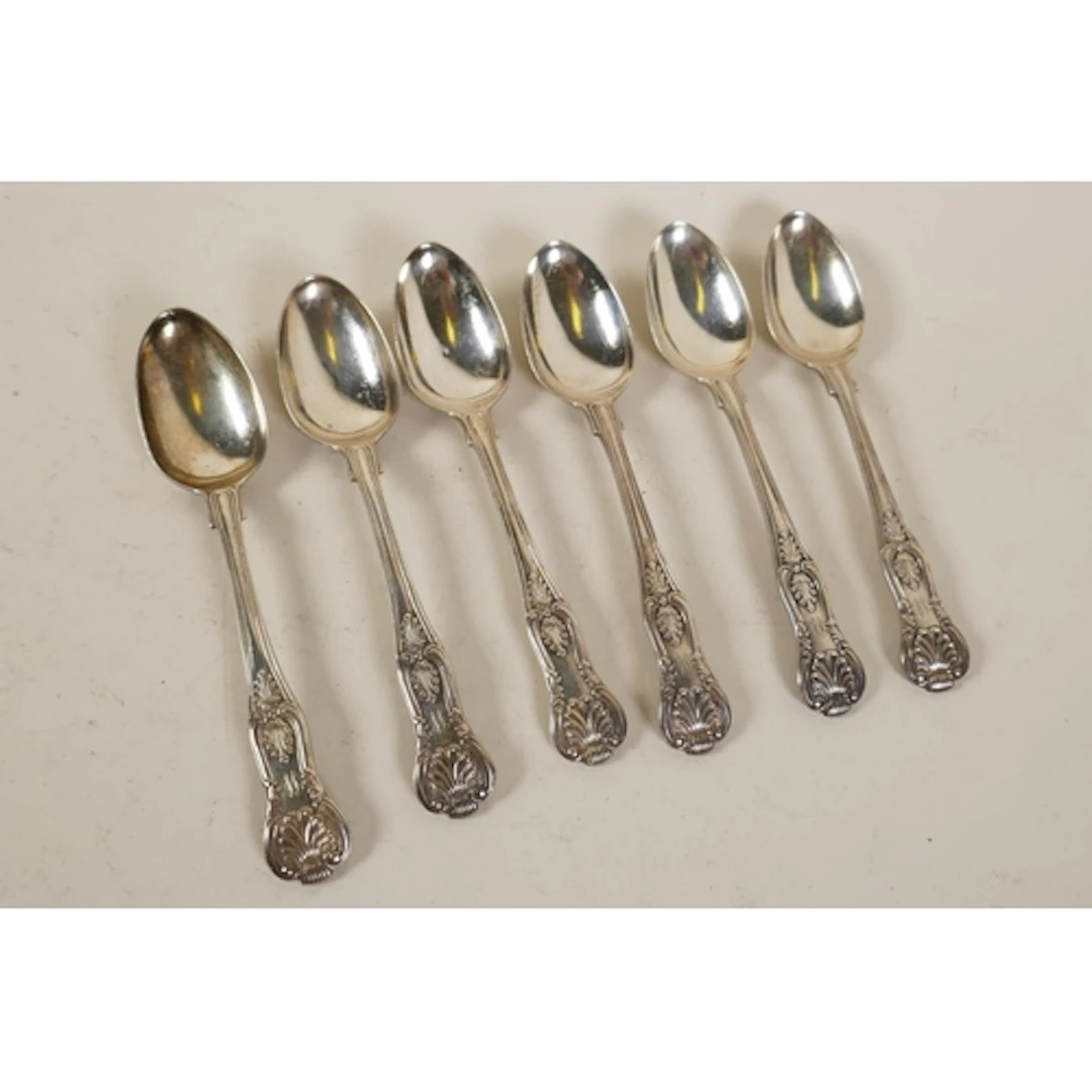 Set of six hallmarked silver King's pattern tea spoons, Lond...