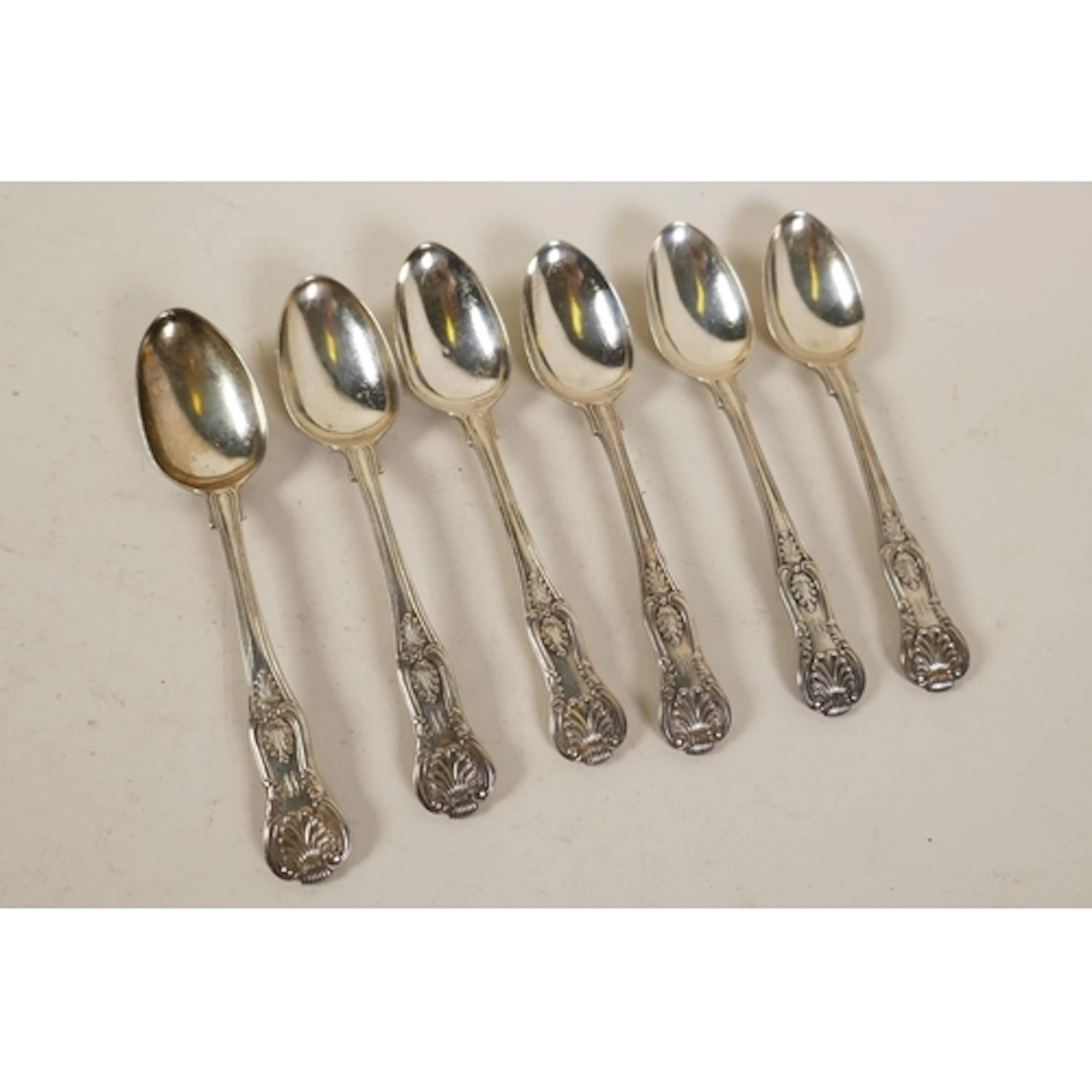 Set of six hallmarked silver King's pattern tea spoons, Lond...