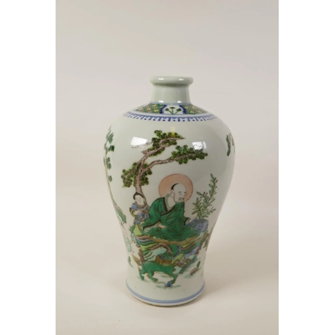 A Chinese famille verte porcelain meiping vase decorated wit...