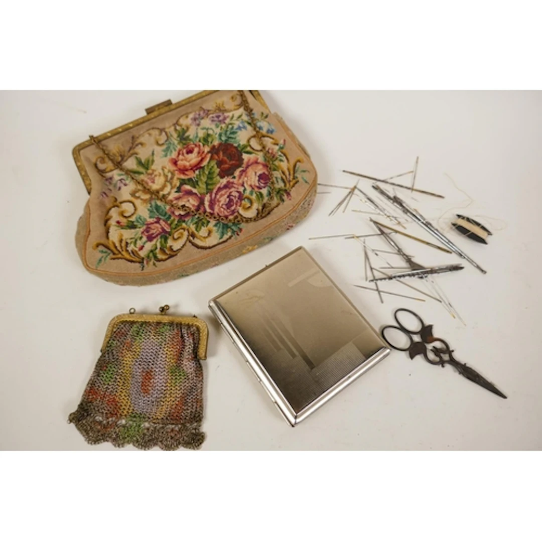 Antique mesh coin purse with silk lining and painted decorat...