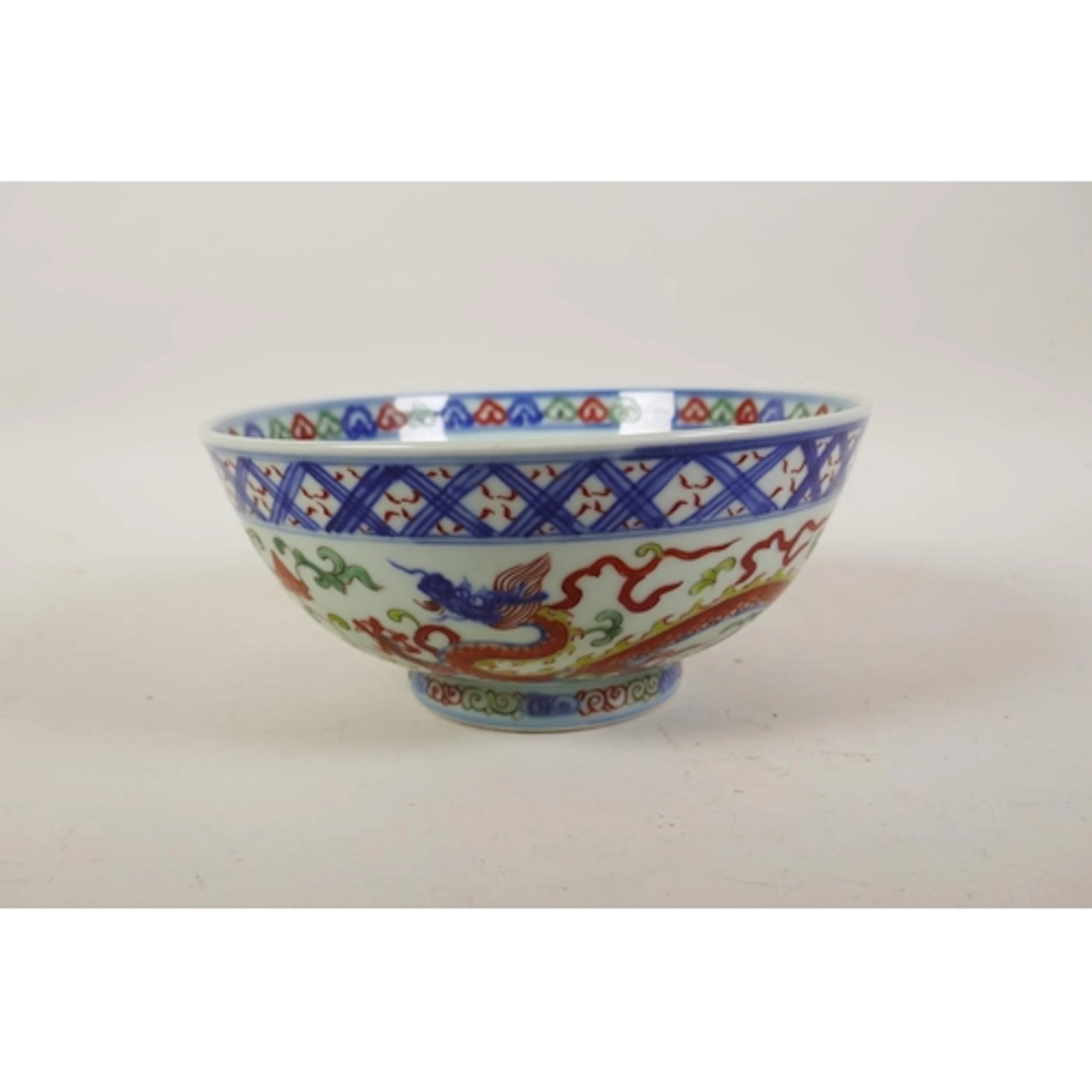 A Chinese wucai porcelain 'dragon' bowl, Xuande 6 character ...