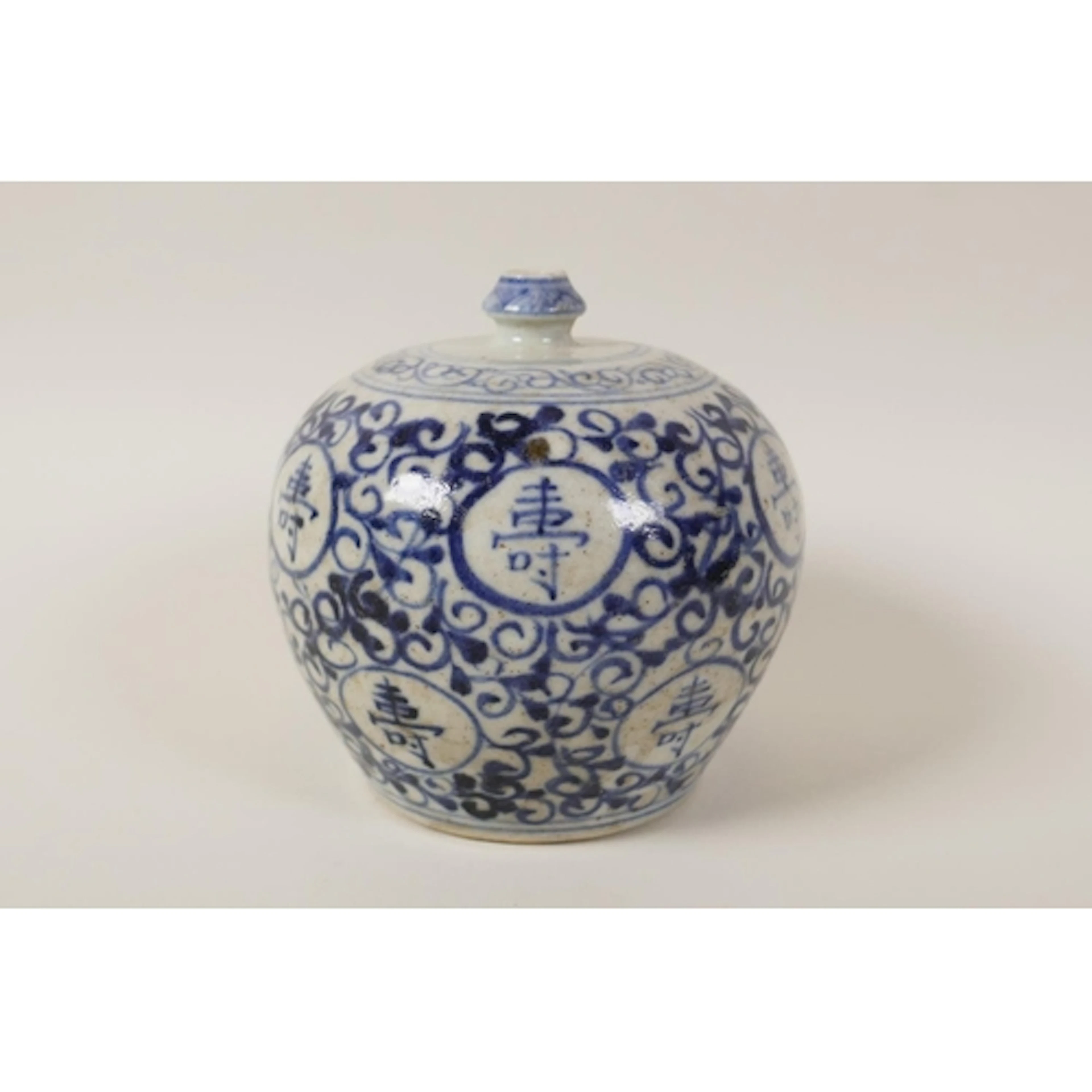 A Chinese blue and white porcelain jar/vase, with allover ca...