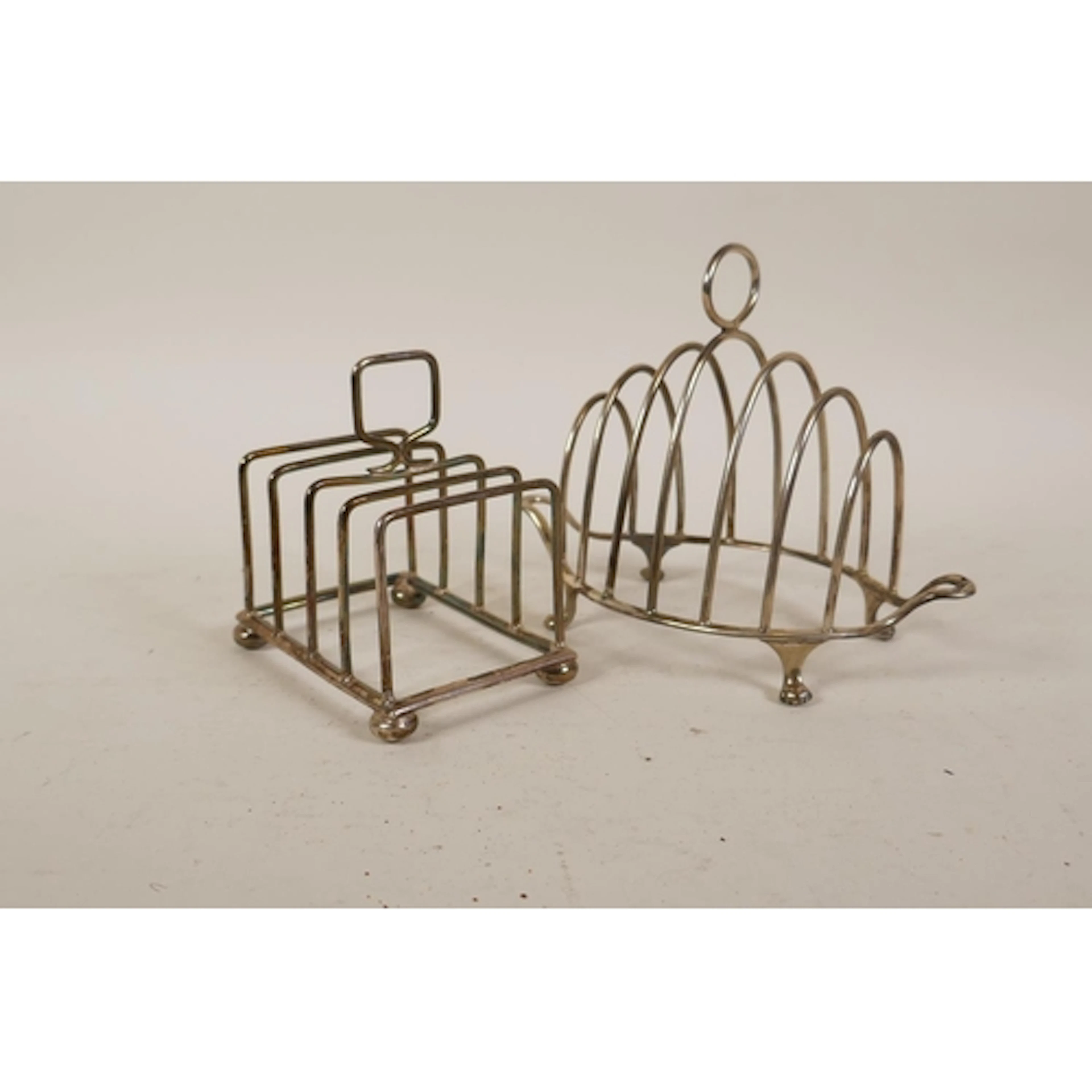 A hallmarked silver toast rack, Sheffield 1899, Walker &...