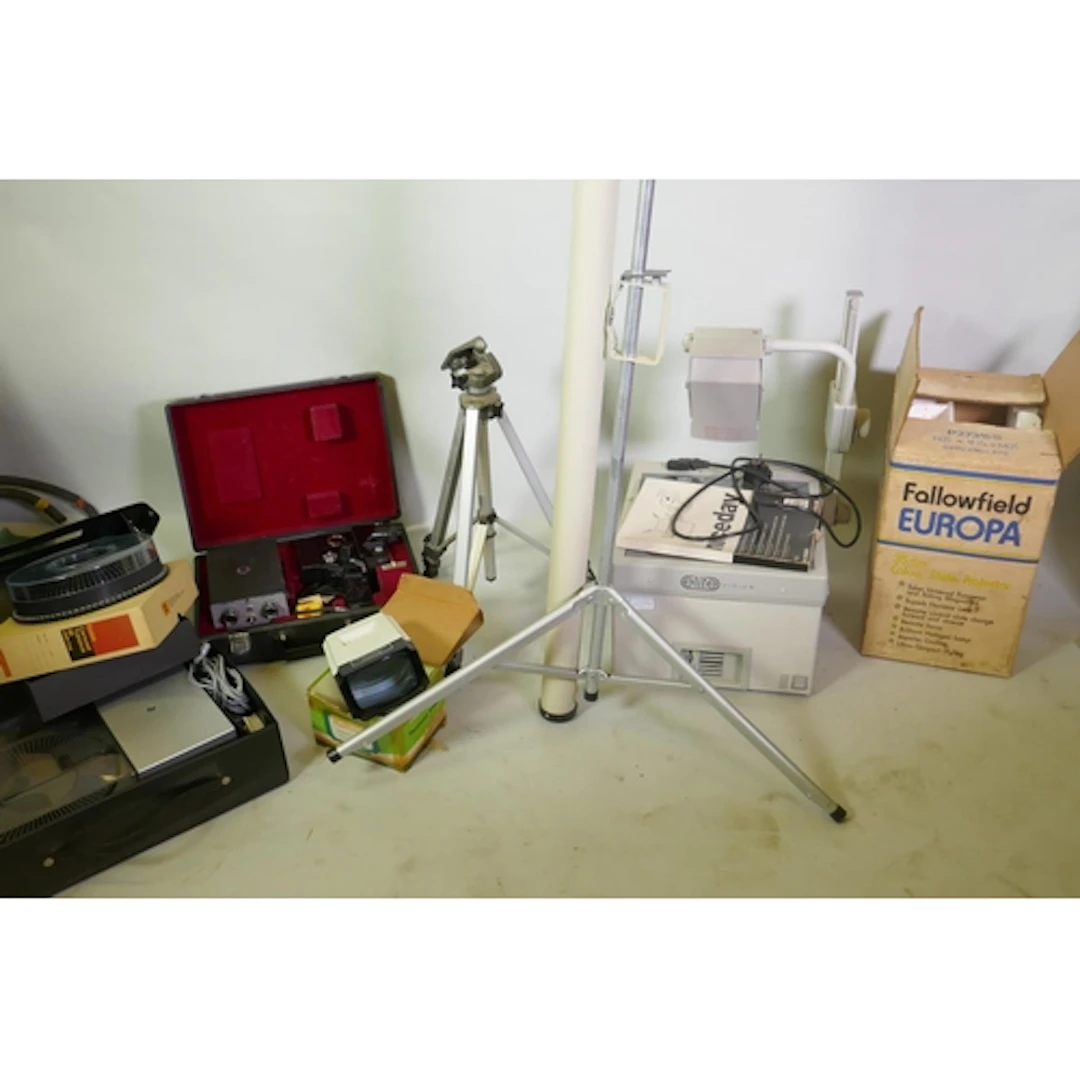 Vintage projectors, Rollei, Fallowfield Europa colour slide ...