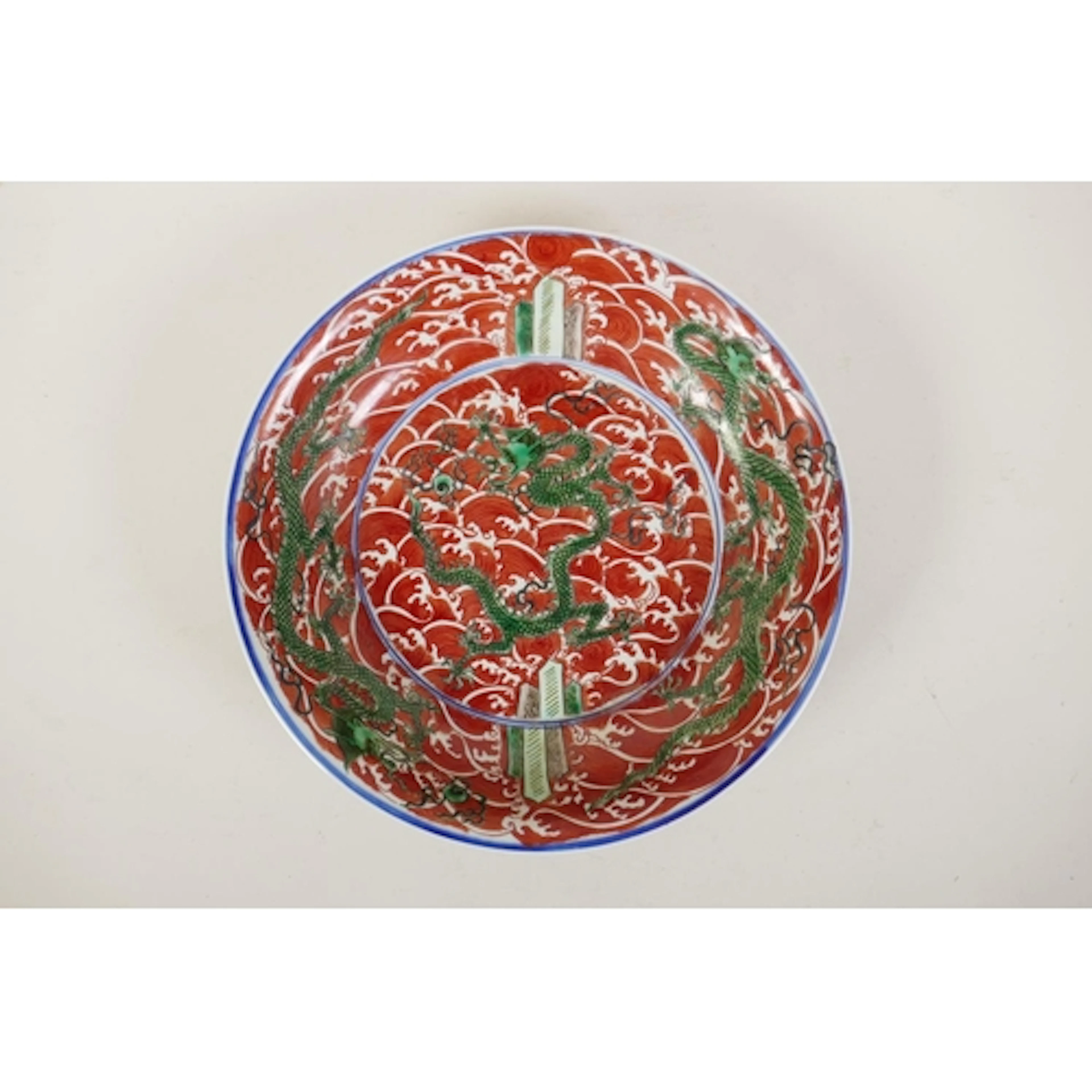 A Chinese blue and white porcelain charger decorated with gr...