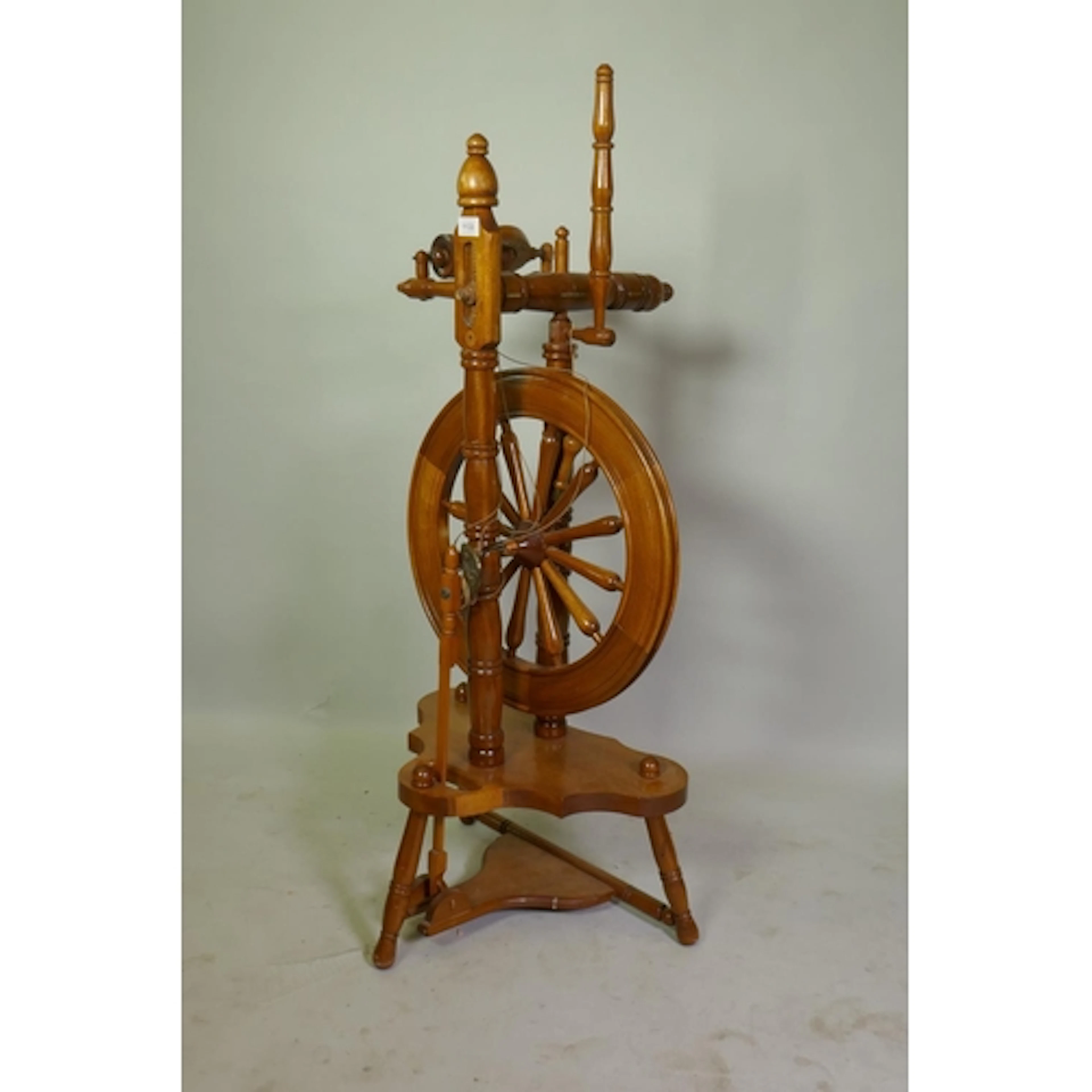 A beechwood spinning wheel, 104cm high