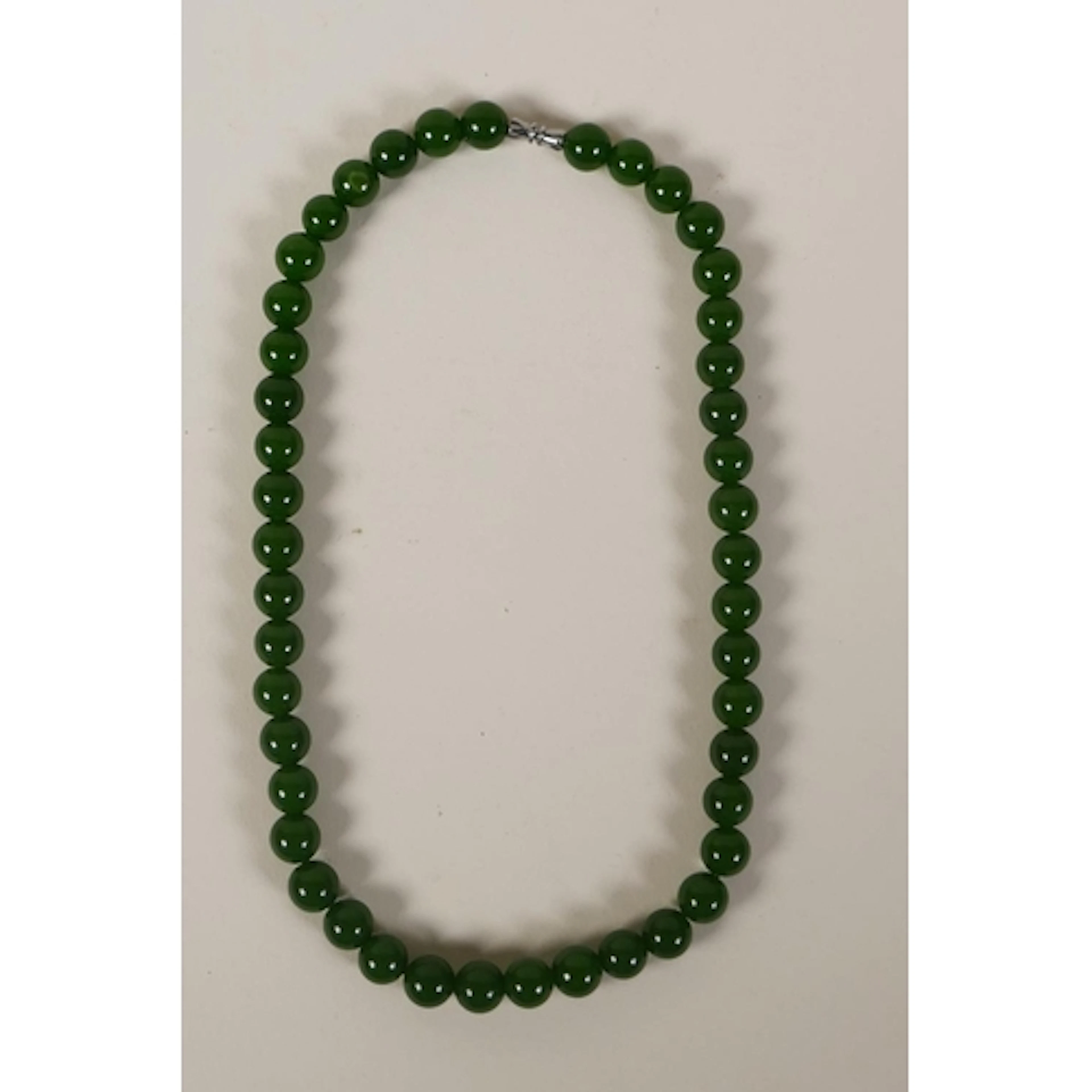 A Chinese apple jade beaded necklace, 42cm long