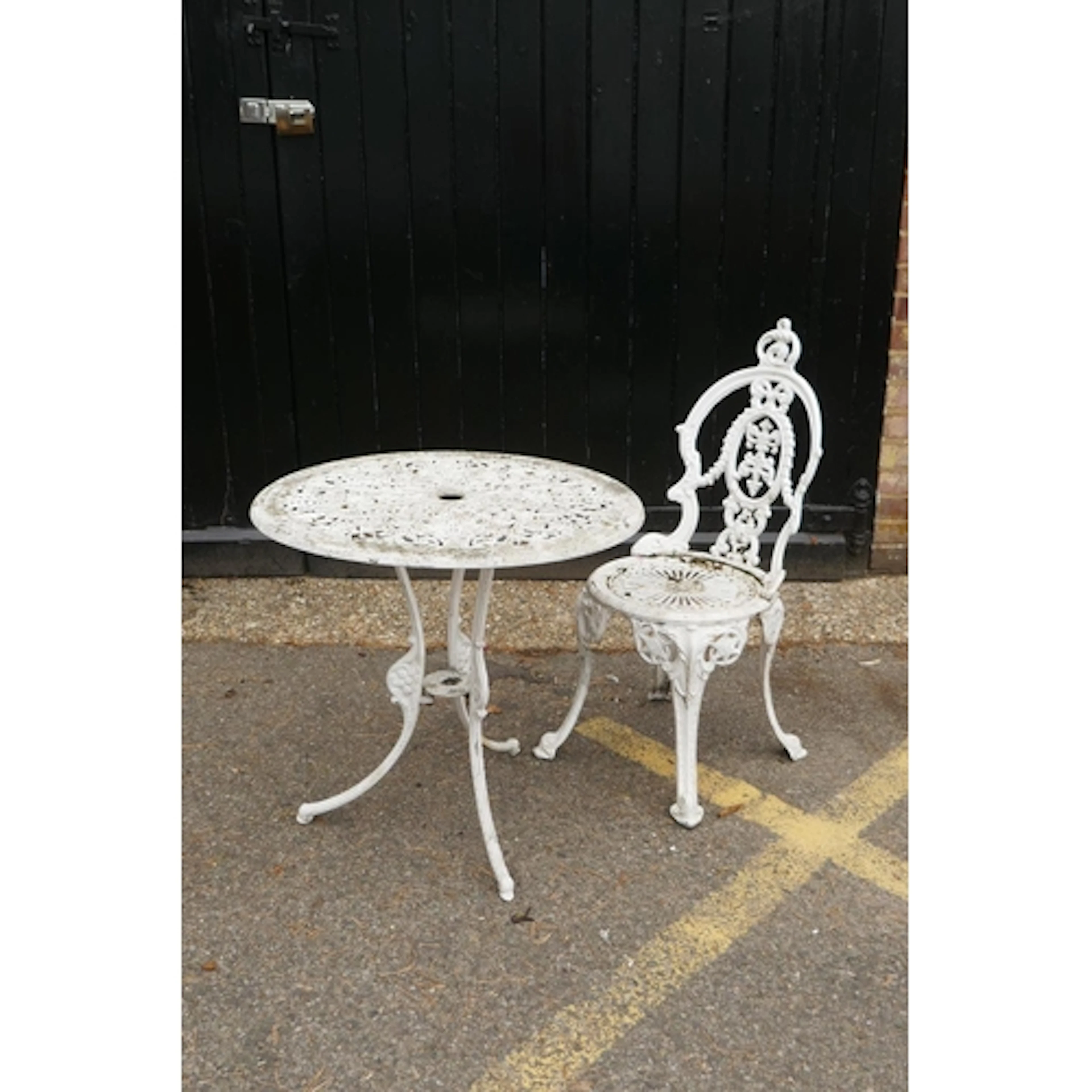 A painted metal garden table and chair, 69cm diameter, 65cm ...
