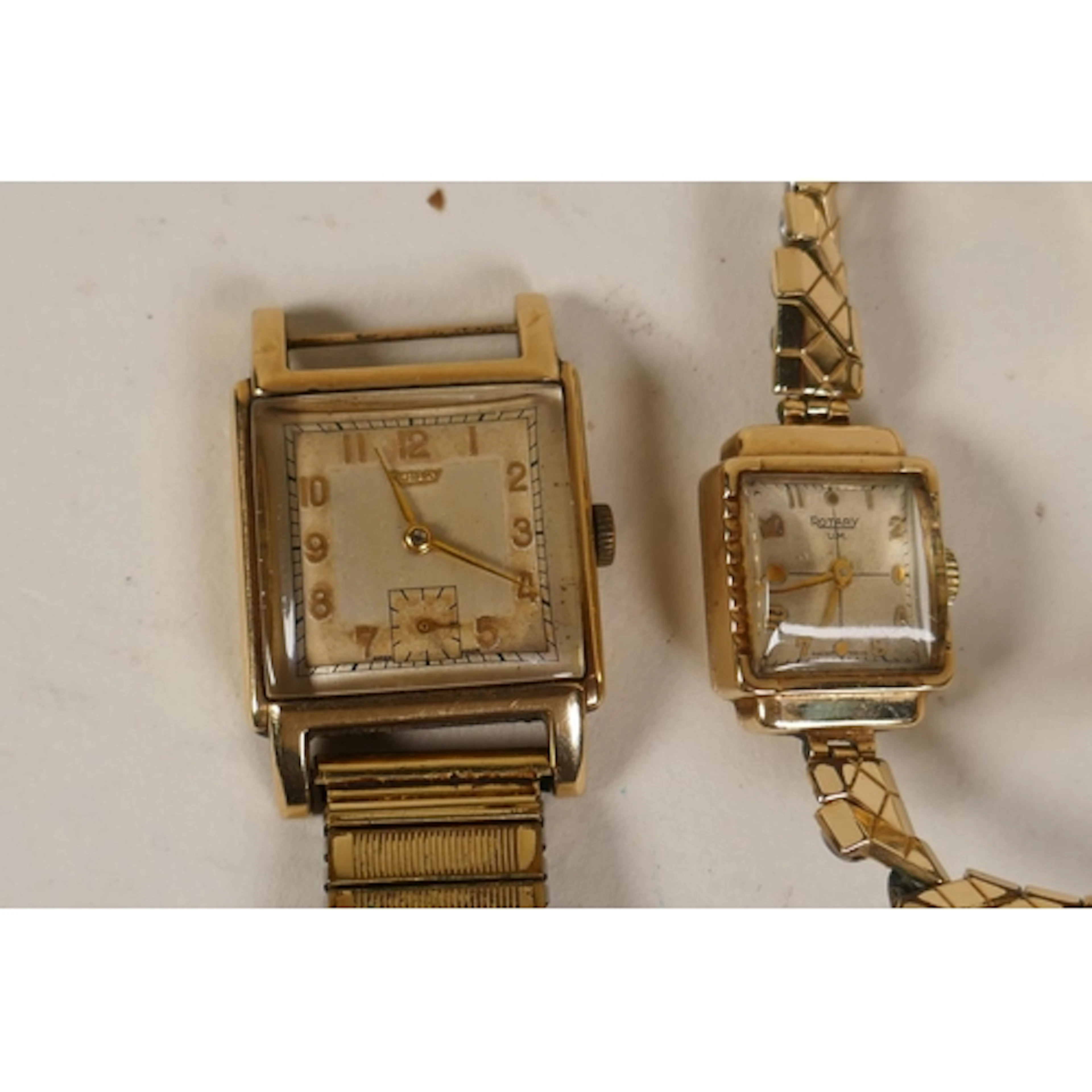 9ct gold gentleman's vintage Rotary wristwatch, dial 22 x 22...