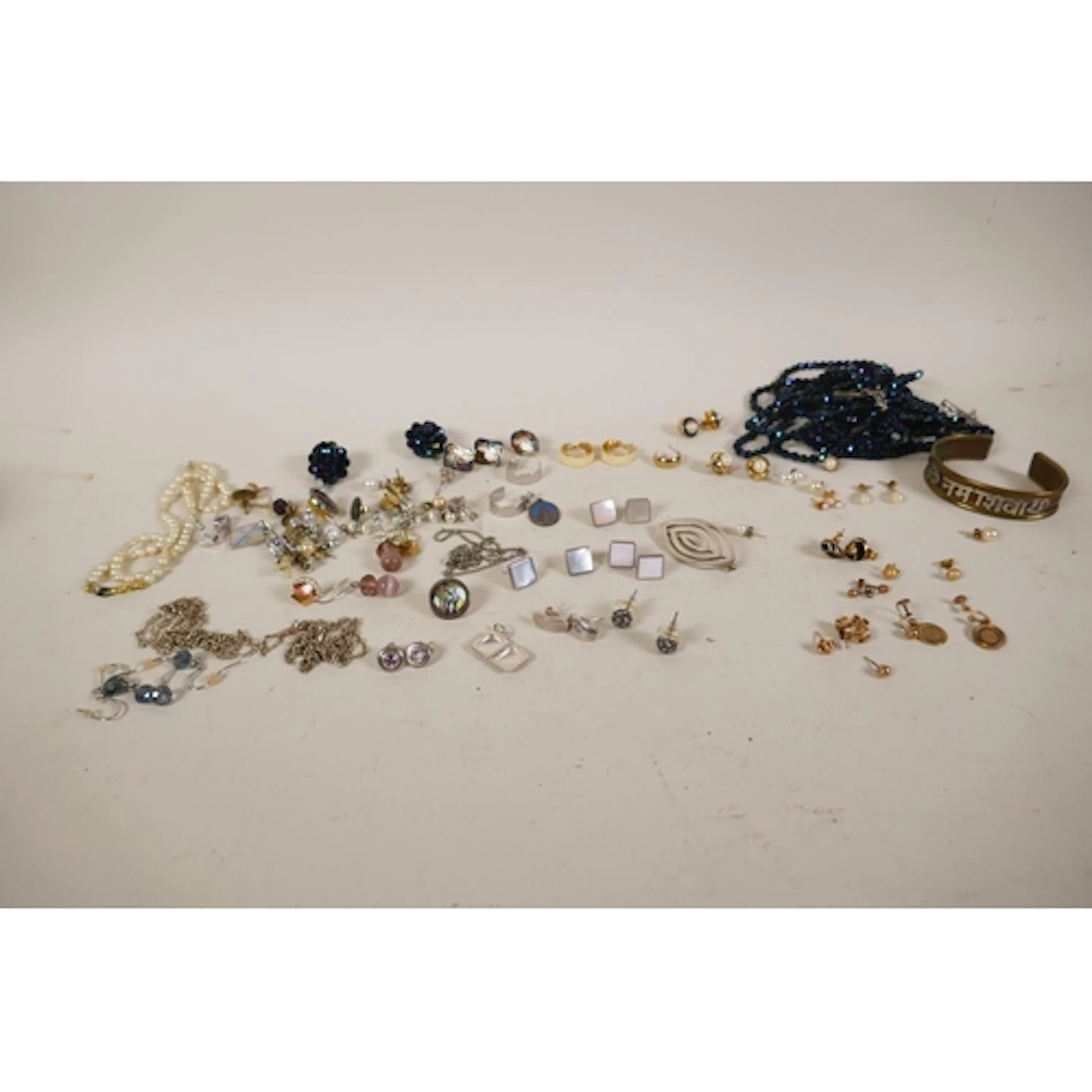 Quantity of silver and gold jewellery, 9ct gold ear studs, 6...