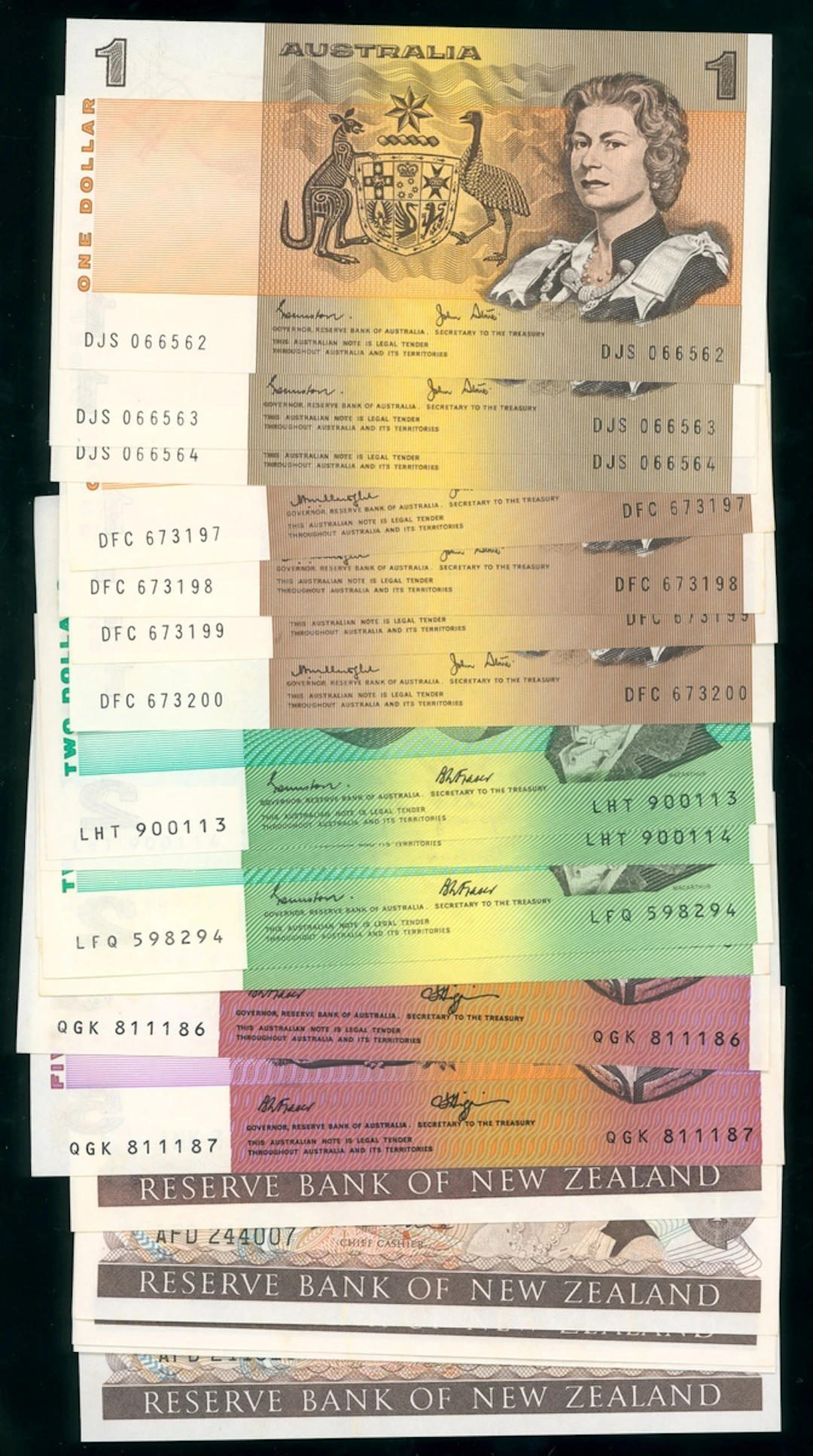 Australia and New Zealand Banknotes, a group of 19x, including, (Pick