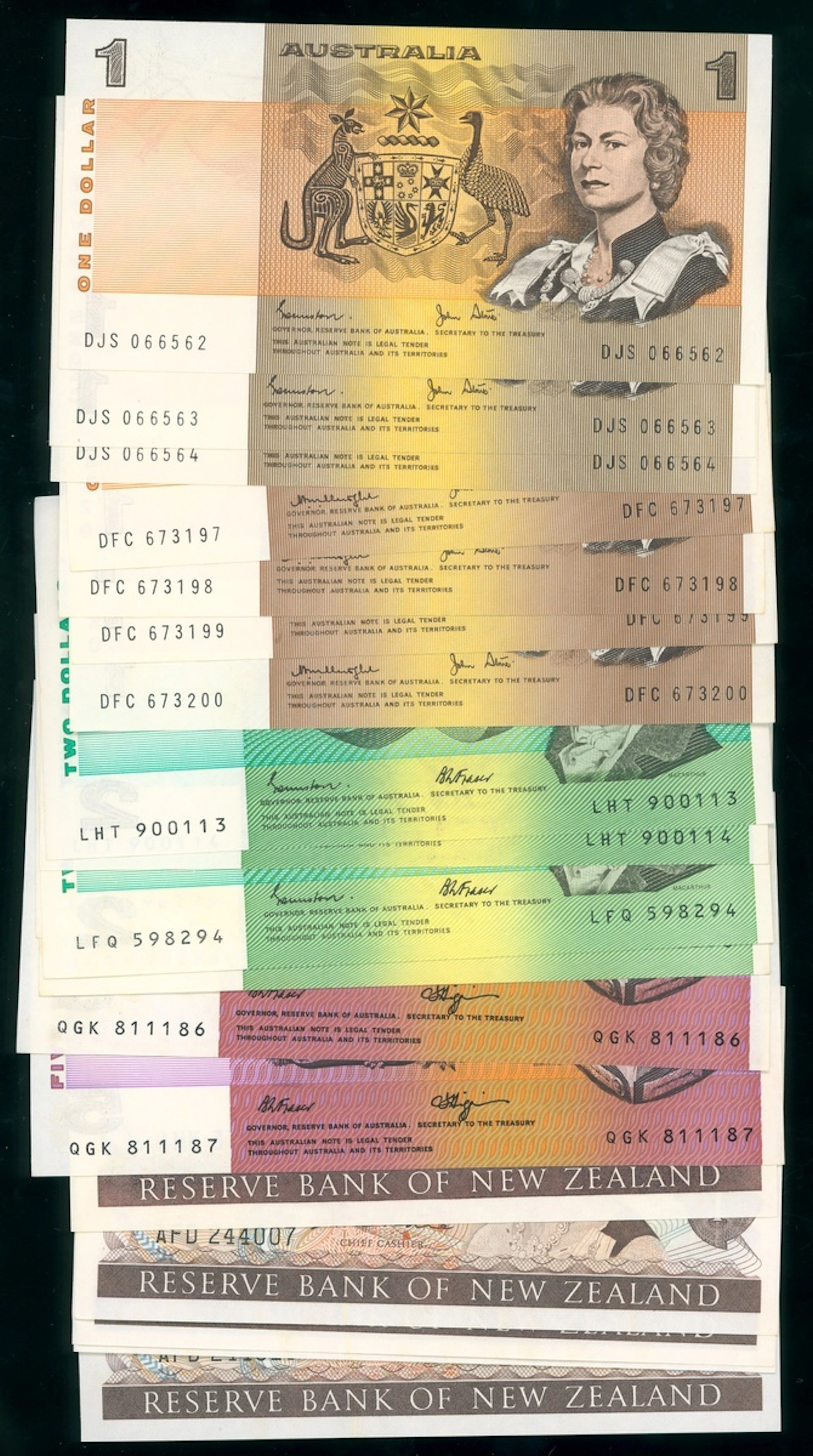 Australia and New Zealand Banknotes, a group of 19x, including, (Pick