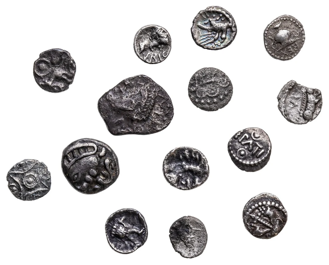 Regni & Atrebates, AR Units (2) & Minims (12): i) Commios (50-25 BC)