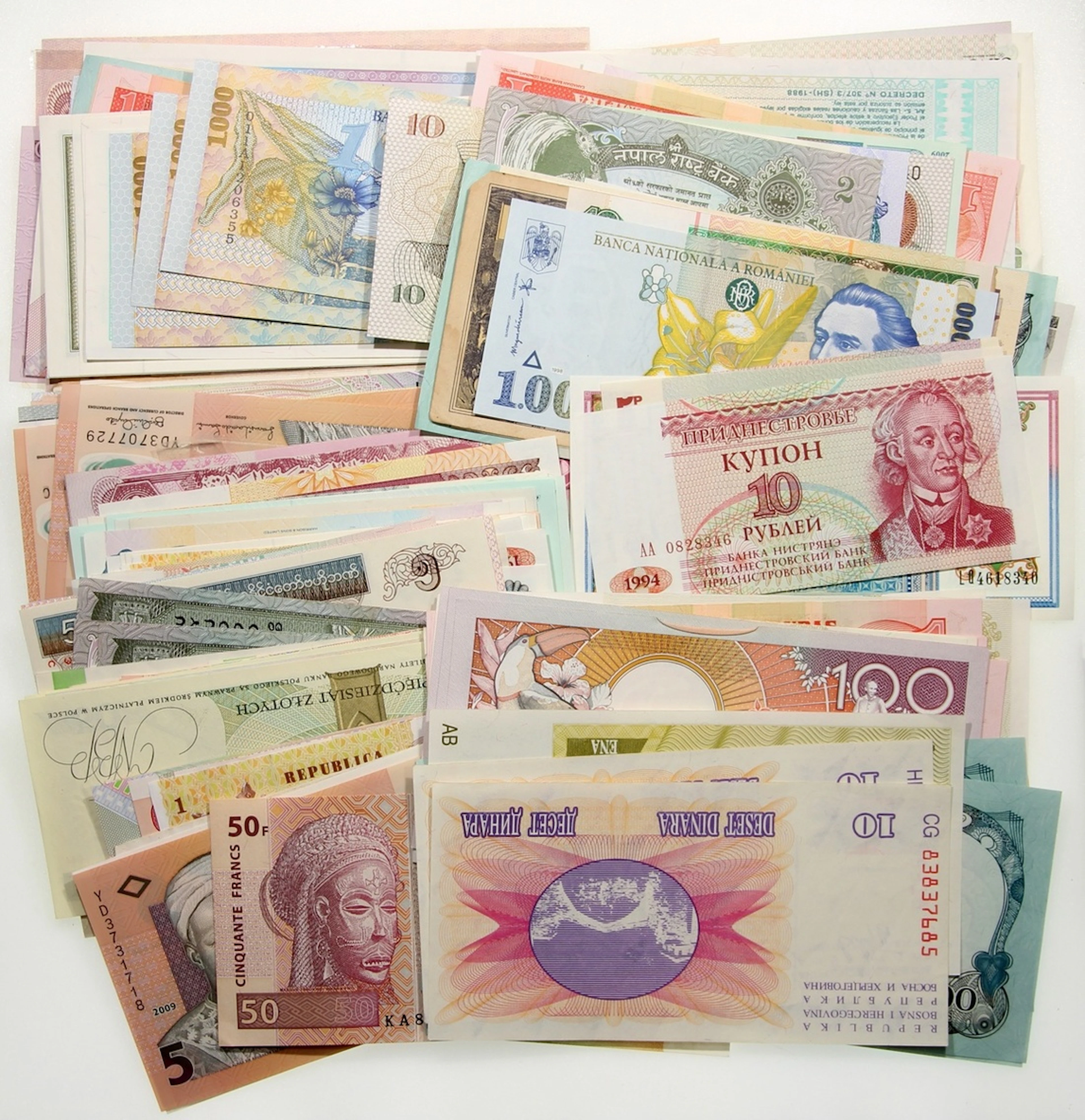 World Banknotes, a group of approx 240, with various countries including