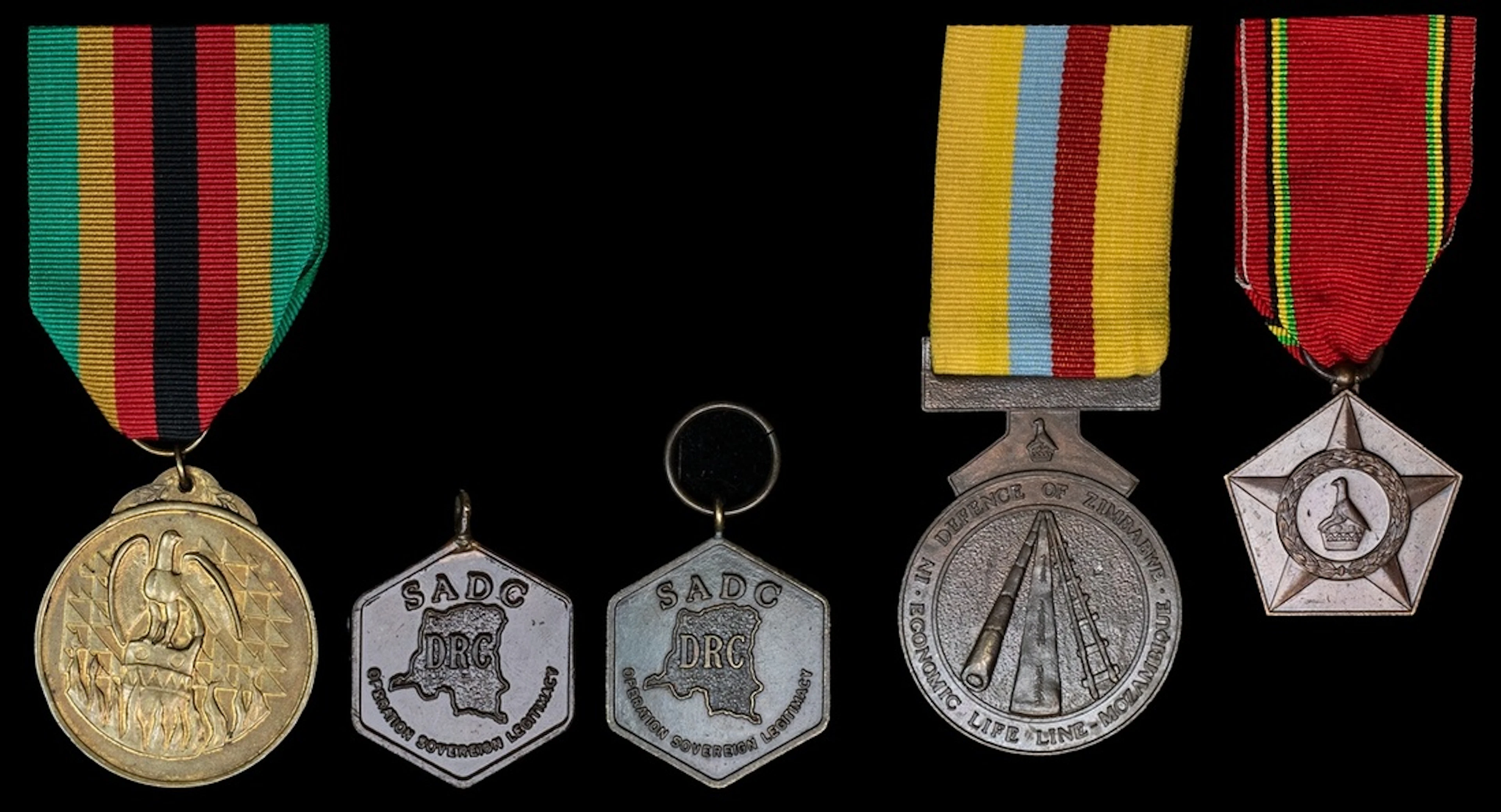 Pair: Warrant Officer V. Mzenda, Zimbabwe Army Zimbabwe, Republic