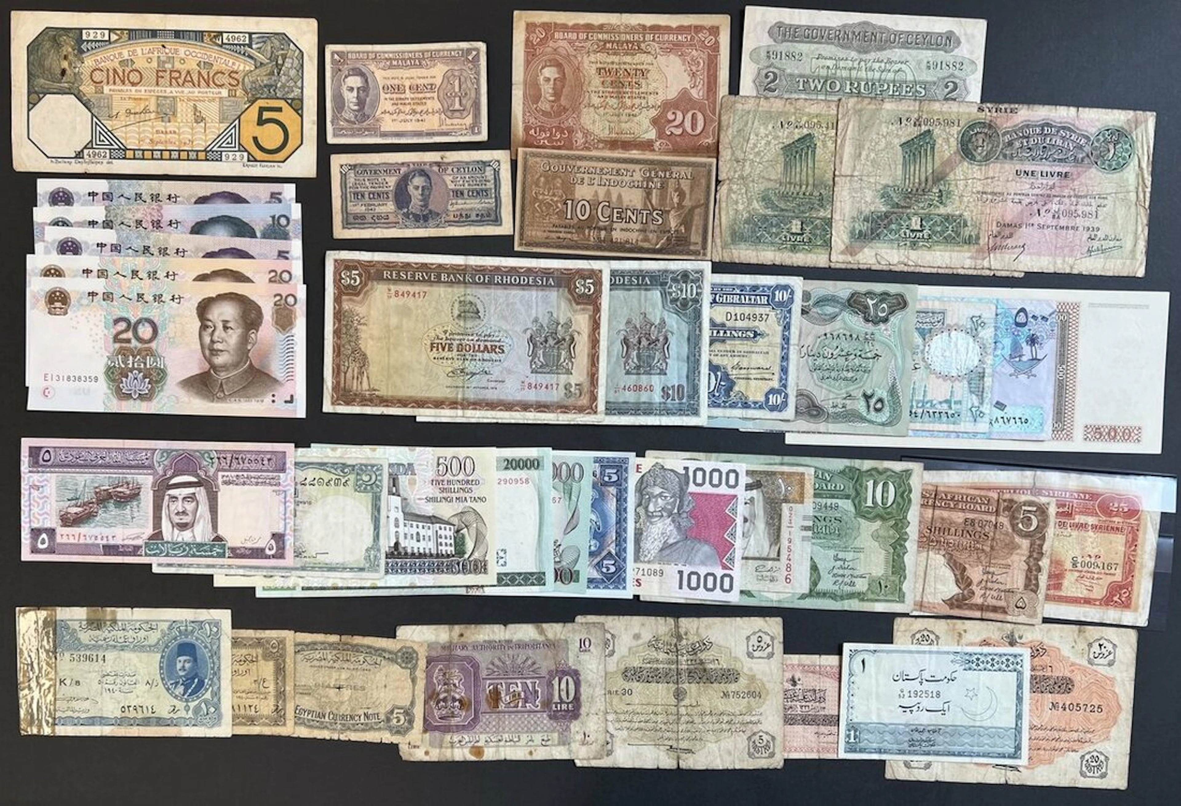 World banknotes, [32 notes]