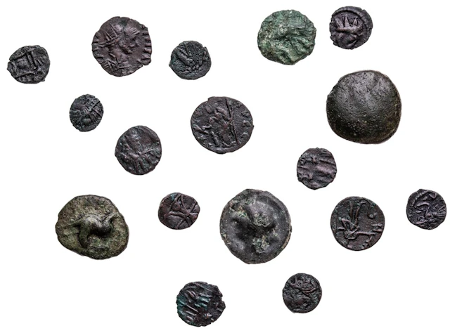 Varied group of Celtic Bronze Units, Cast Potins, and Minims (17)