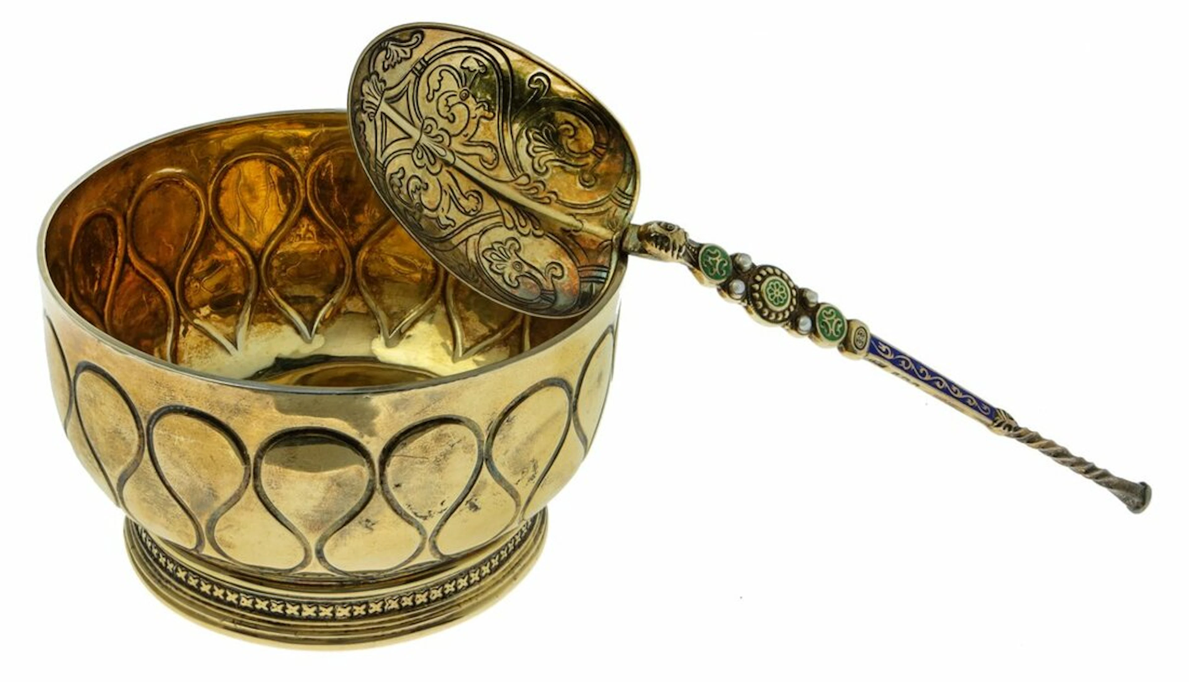 GEORGE NATHAN & RIDLEY HAYES, A SILVER-GILT BOWL AND REPLICA ANOINTING SPOON