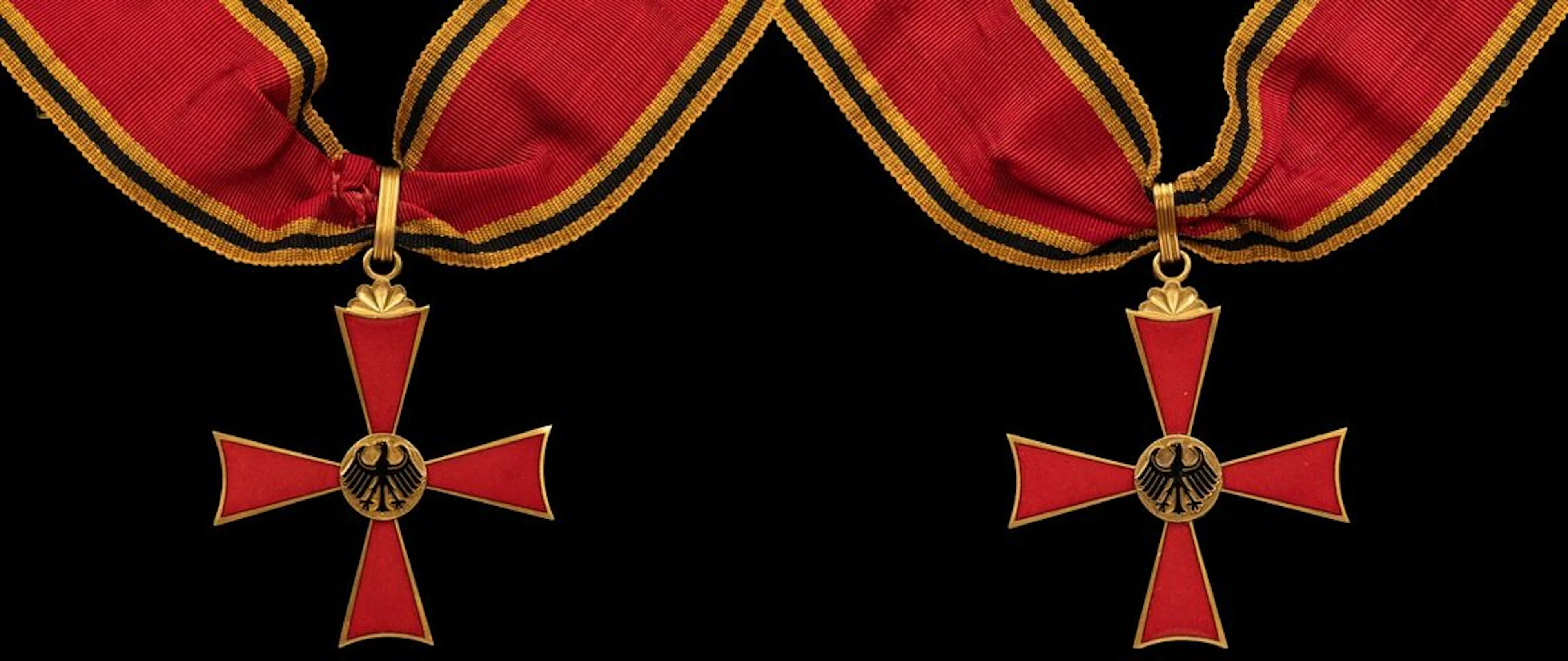 Germany, Order of Merit of the Federal Republic, Third Class neck