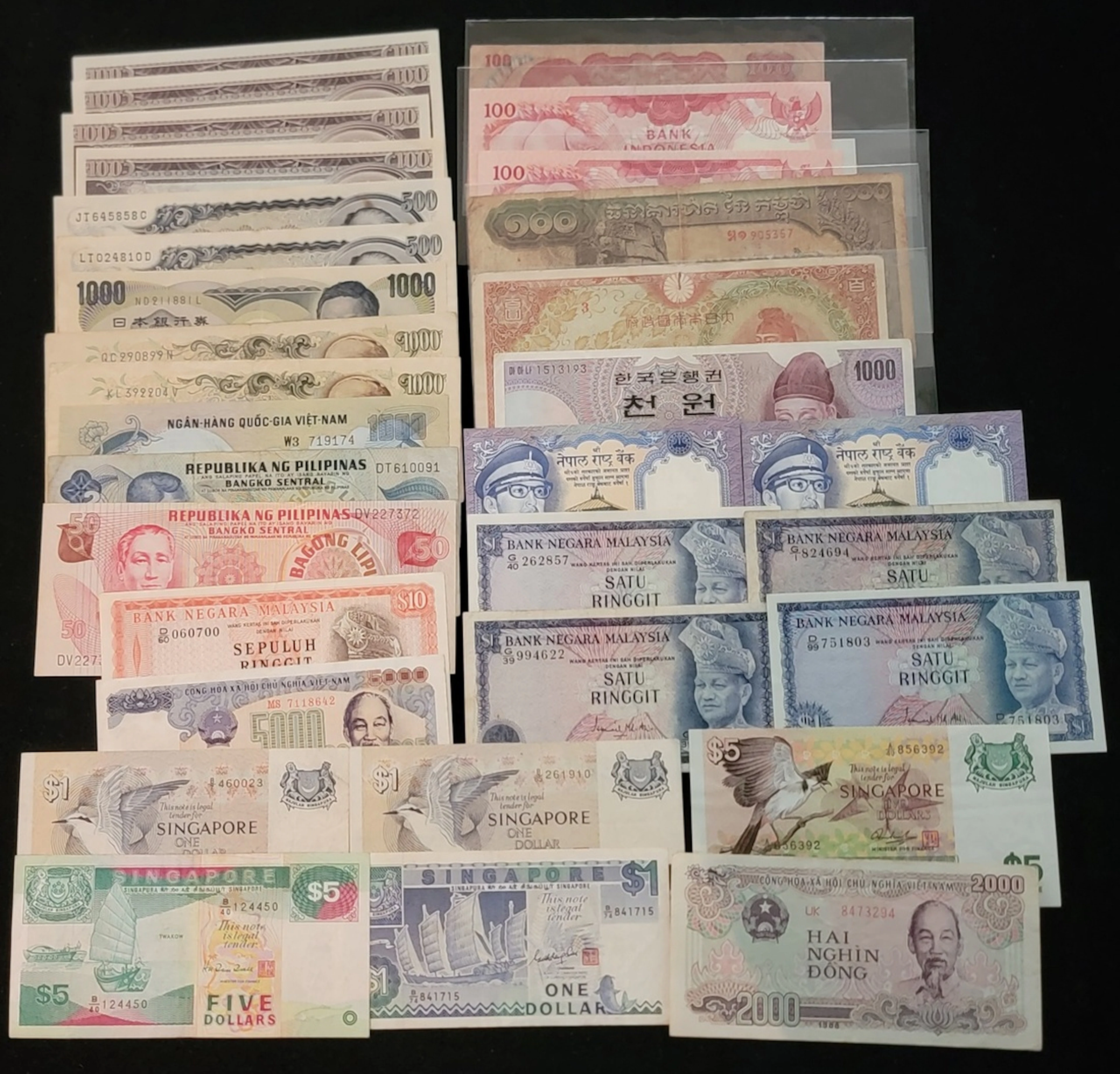 Asian Banknotes, a group of 32x, including