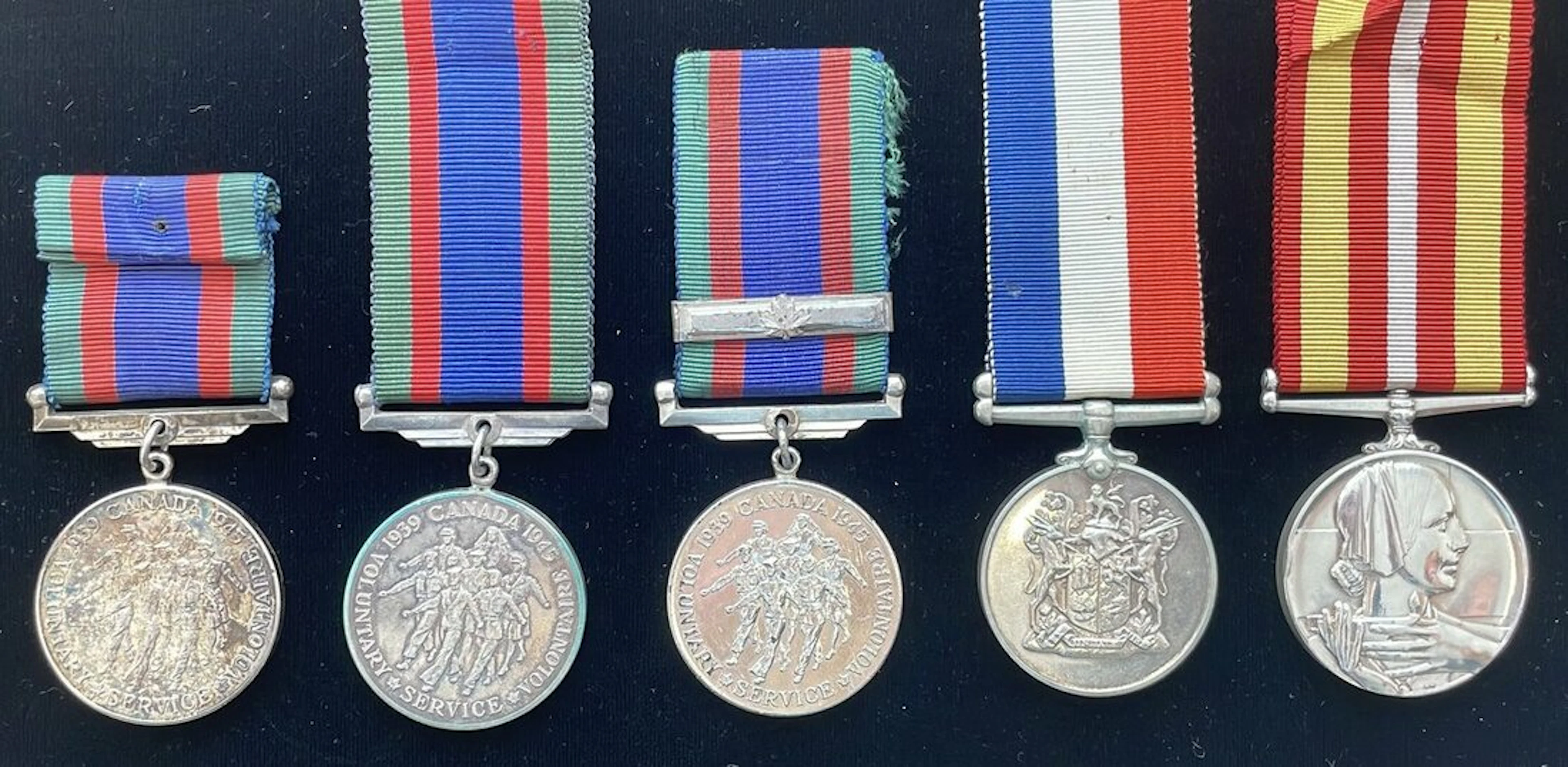 Canadian Service Medal 1939-45 (3), with Maple Leaf clasp (1), South