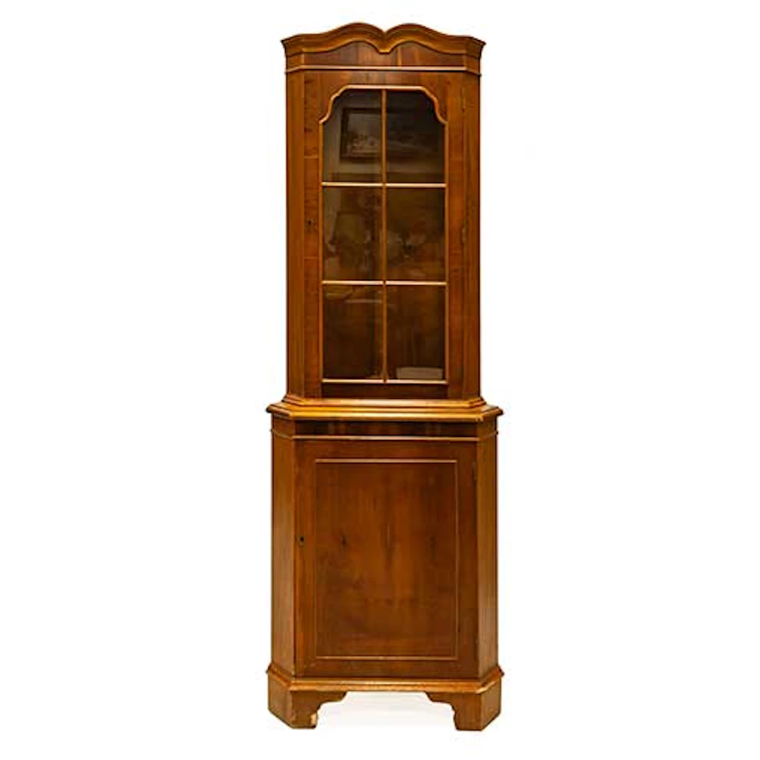 Mueble rinconero en madera con puerta superior acristalada