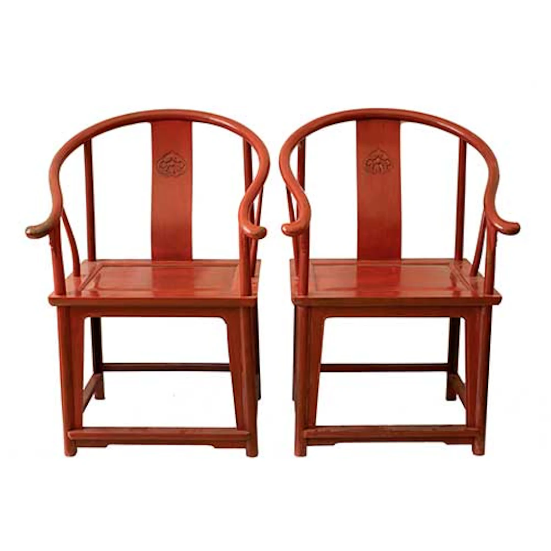 Pareja de sillones chinos en madera lacada en rojo con respaldo en