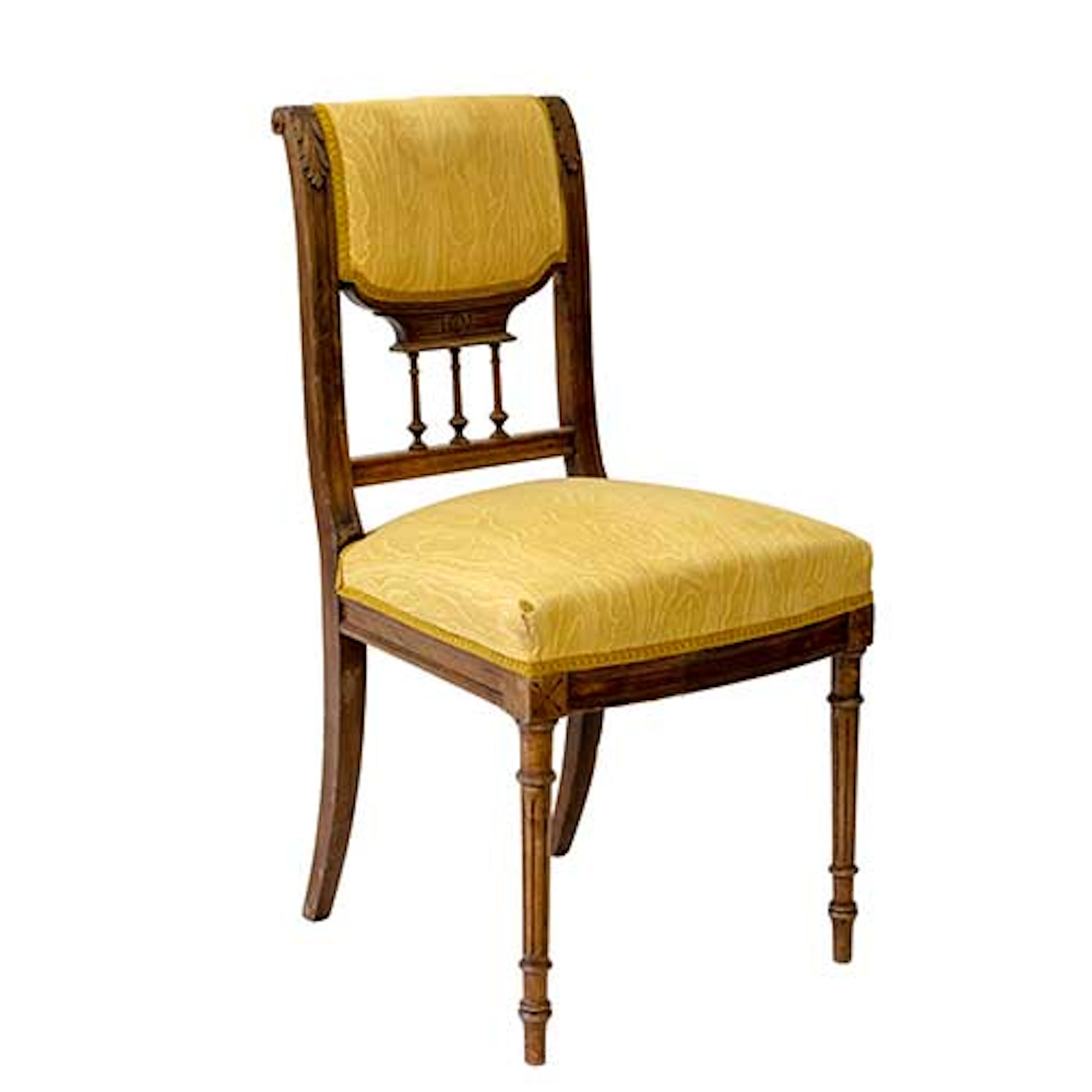Silla estilo Luis XVI en madera tallada