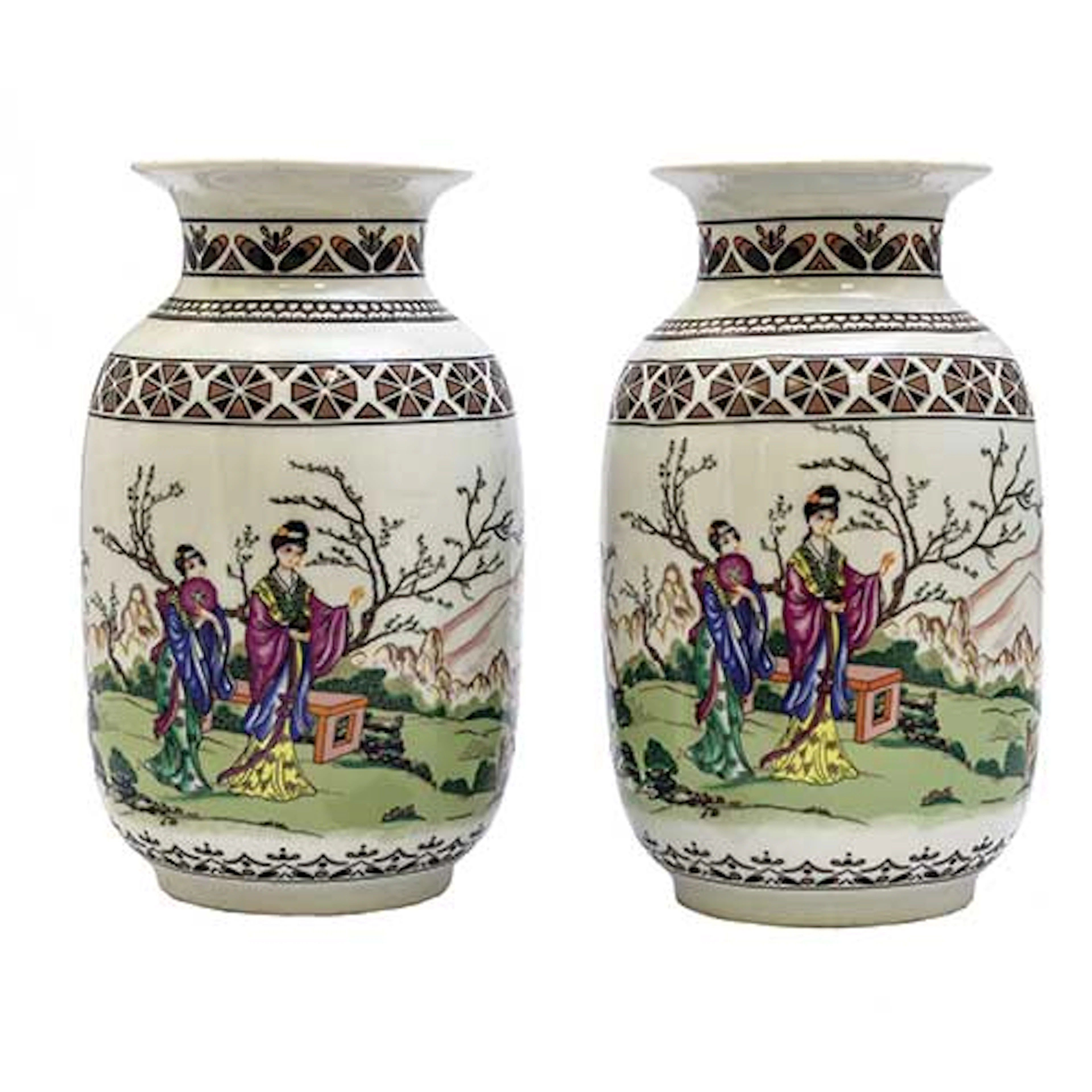 Pareja de jarrones realizados en porcelana espaola Sanbo.