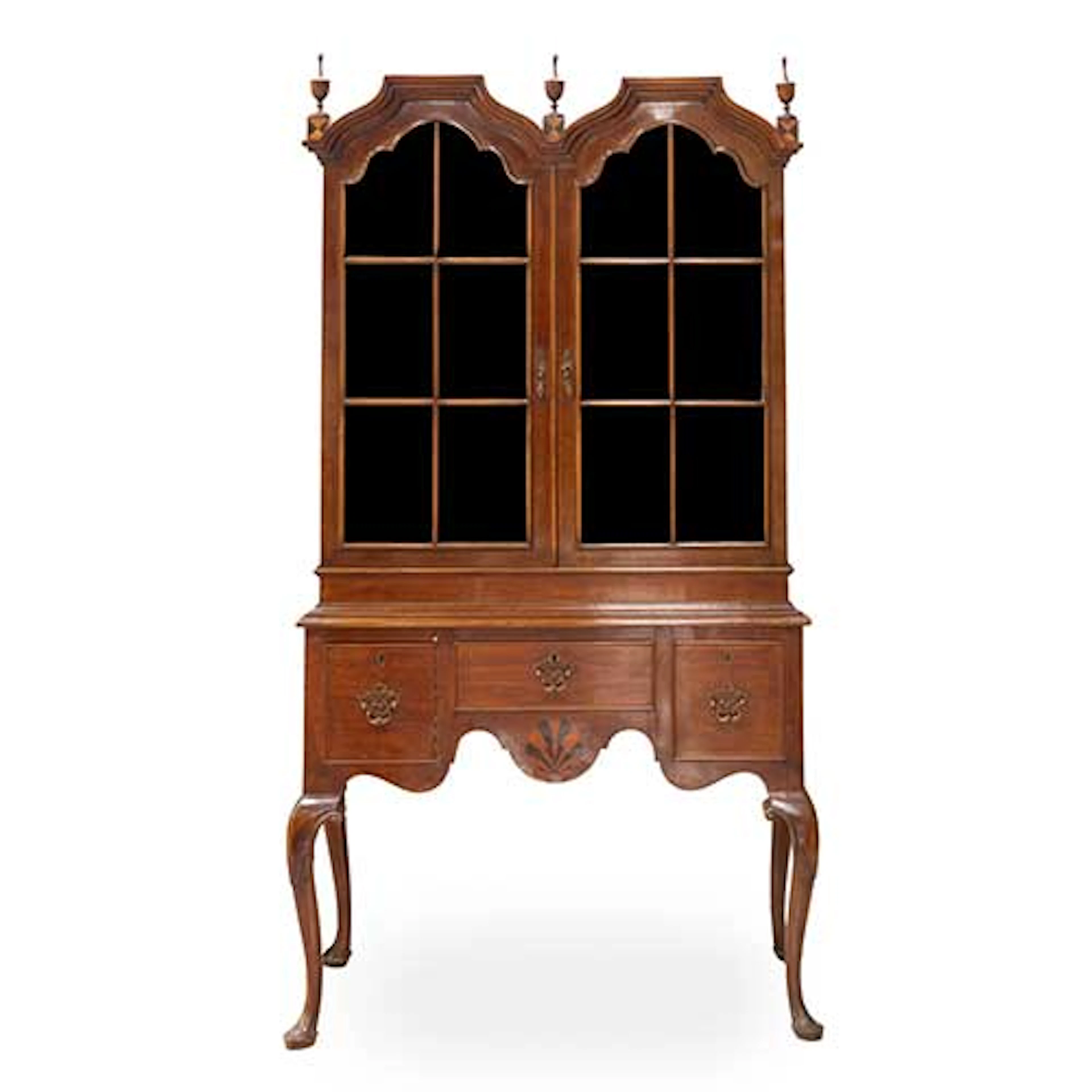 Vitrina estilo ingls con dos puertas y tres cajones en madera patinada