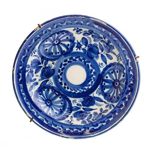Plato en cermica de Manises. S. XIX.