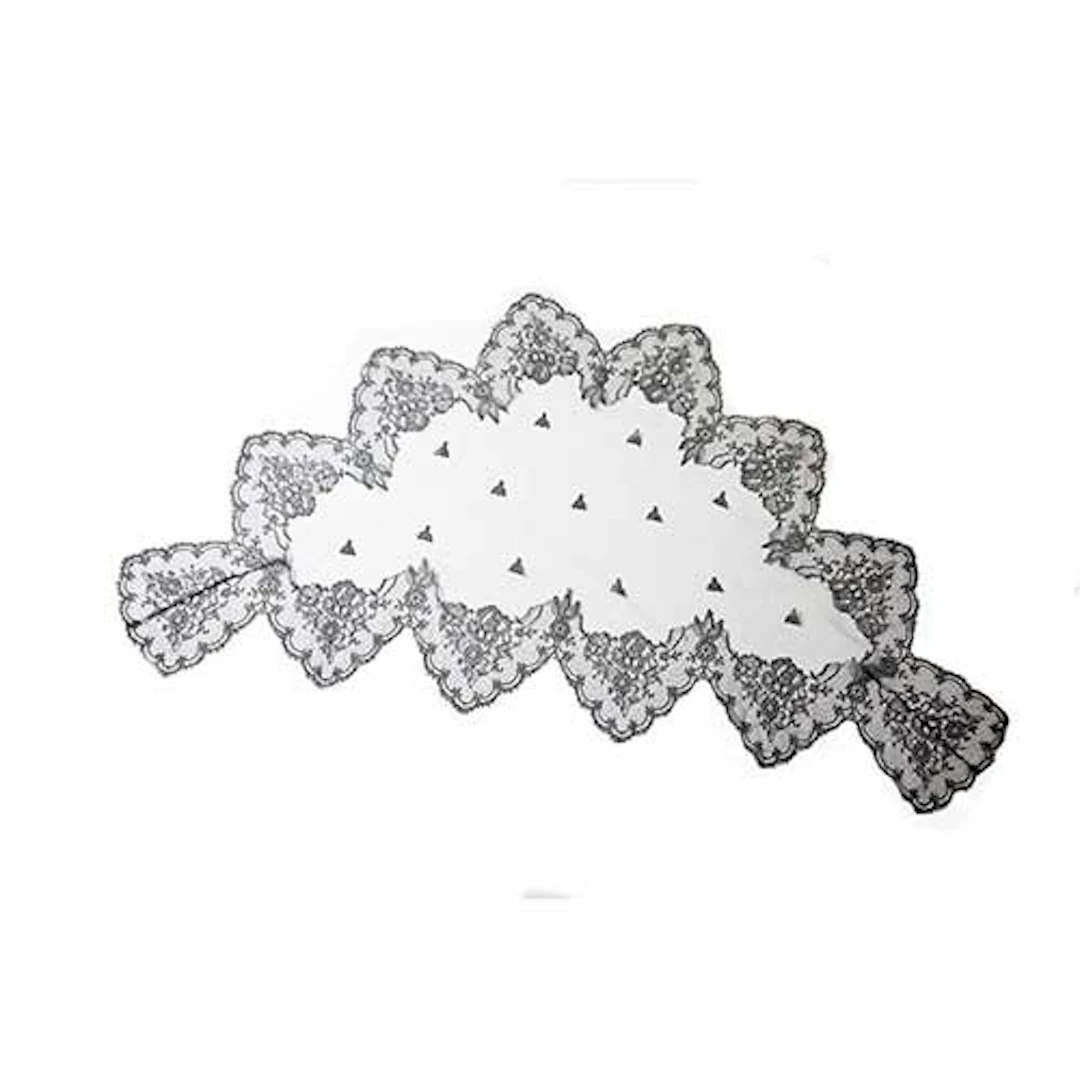 Mantilla negra triangular
