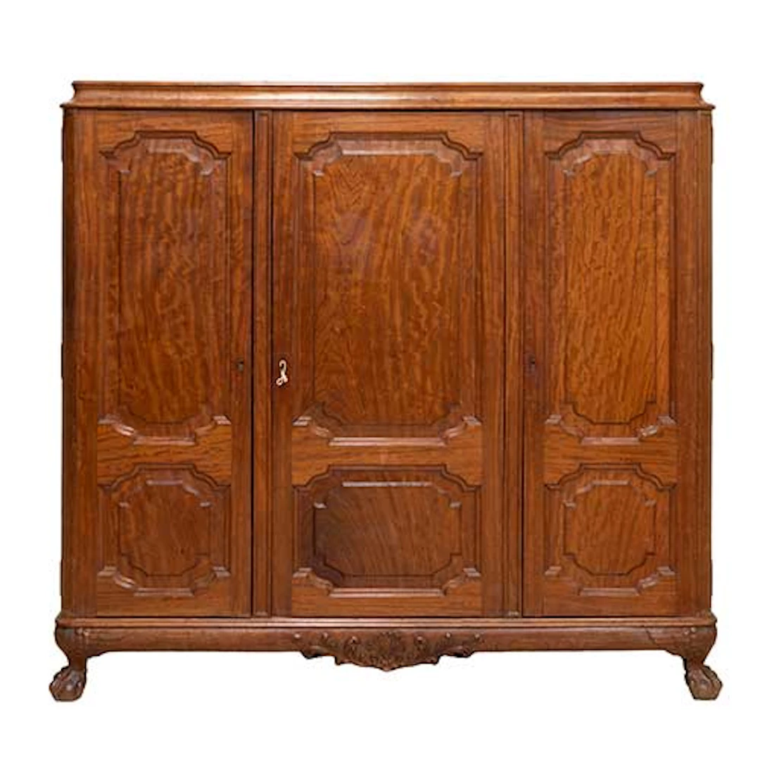 Armario de tres puertas en madera de teca con dos cajones en el interior