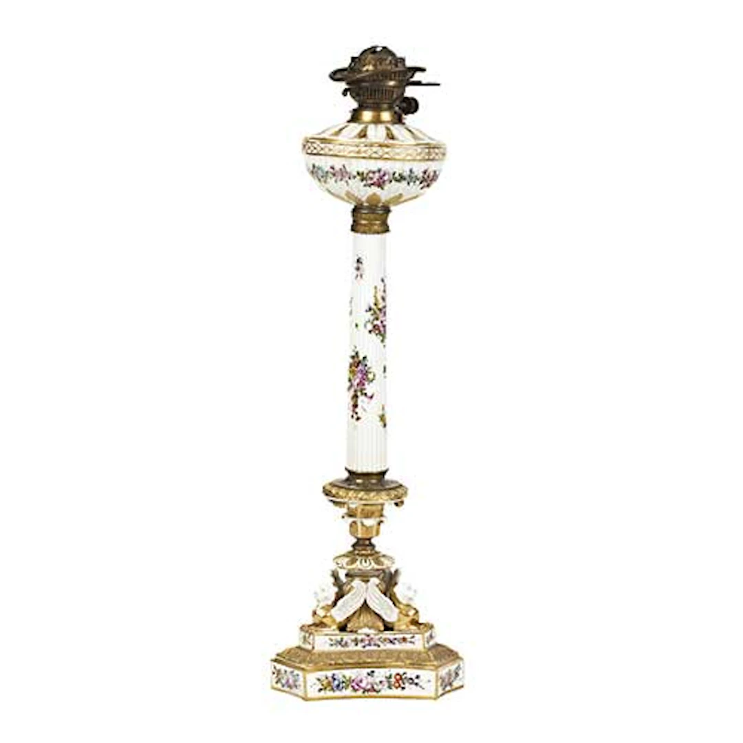 Pie de lmpara en porcelana esmaltada tipo Sajonia, ca. 1900