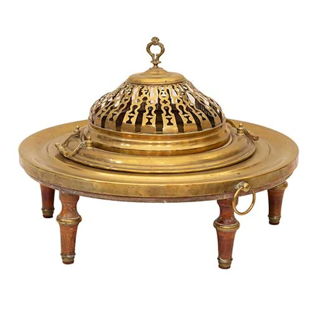 Brasero de copa con tarima forrada de latn y patas de madera torneadas s. XIX