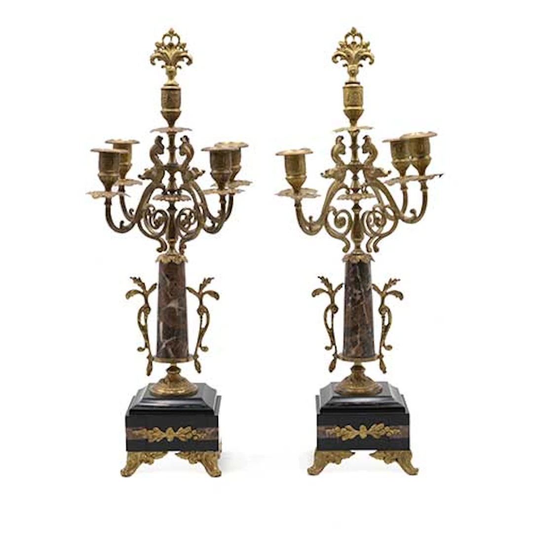 Pareja de candelabros en bronce y mrmol de dos colores.Consta de cinco
